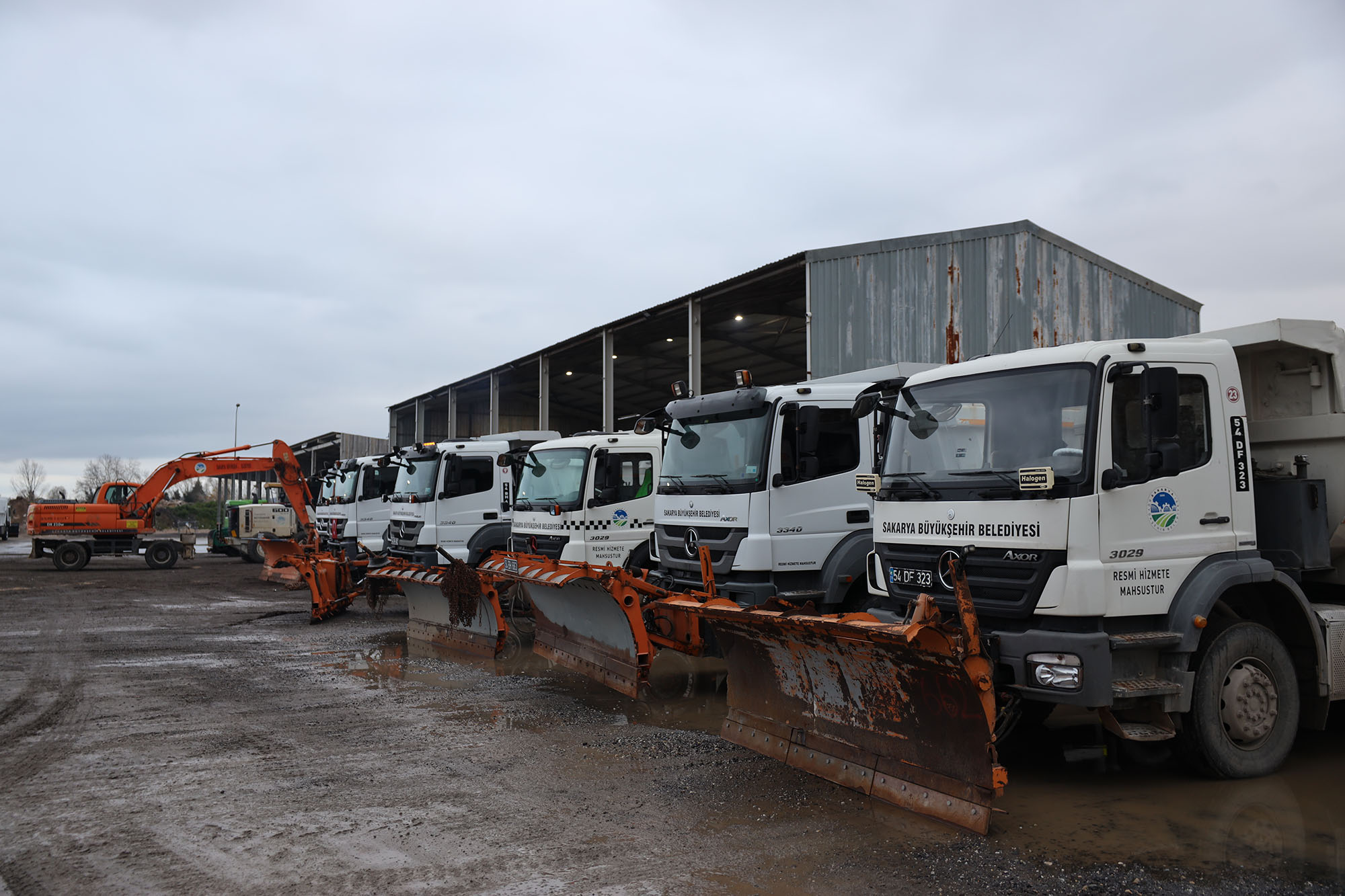 Büyükşehir karla mücadele için göreve hazır: Ekipler teyakkuzda