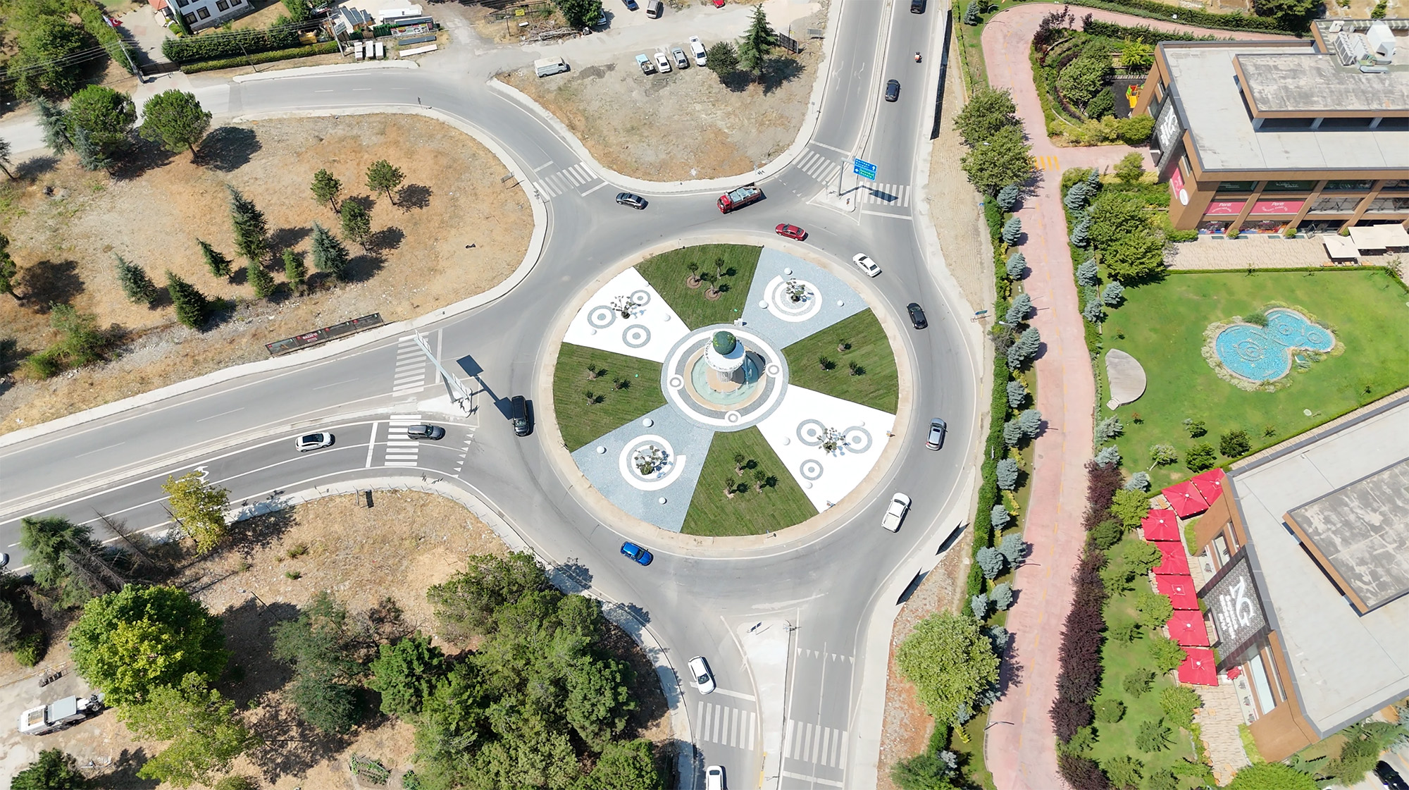 Büyükşehir Sapanca’nın zarafetini misafirlerin giriş kapısına işledi