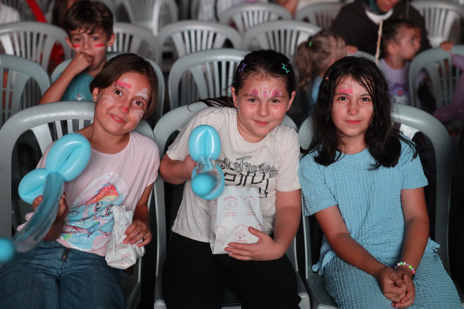 560 kilometre mutluluk taşıdı: “Bir Tır Mutluluk” ile Sakarya’nın dört bir yanında çocuklar eğlendi