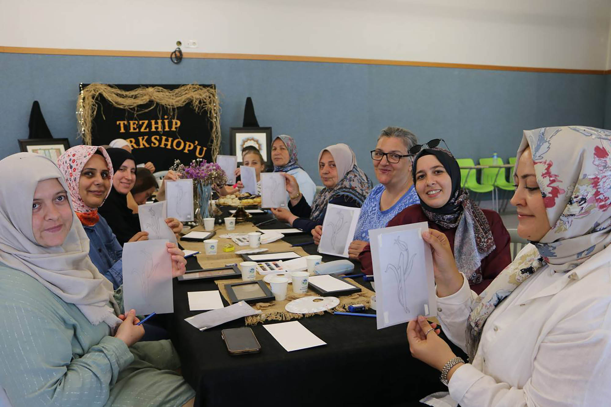 Özel bireyler ve anneleri hobi atölyelerinde el ele