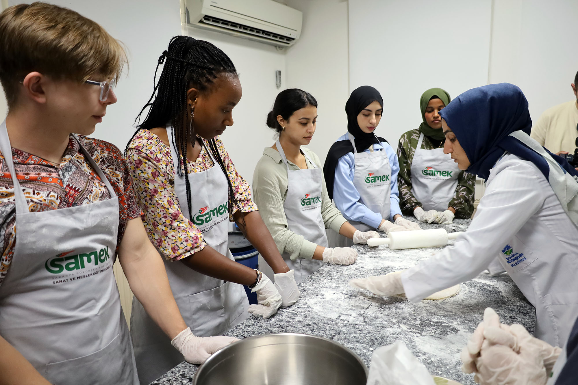 Dünyanın dört bir yanından gençler Büyükşehirle Türk kültürünü tanıdı