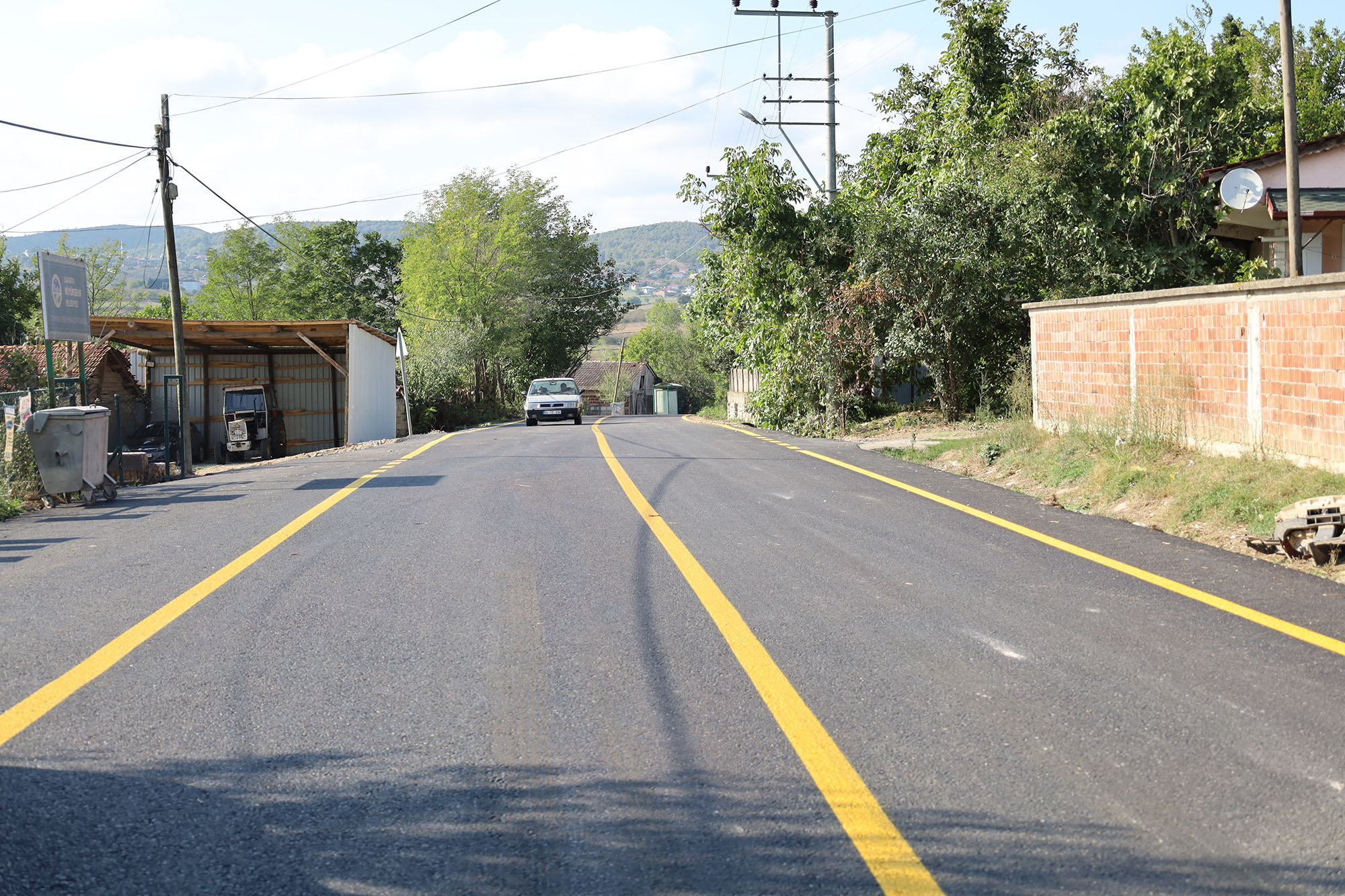 Söğütlü’de yenilenen grup yollarına vatandaşlardan tam not: “Modern bir hale kavuştu”