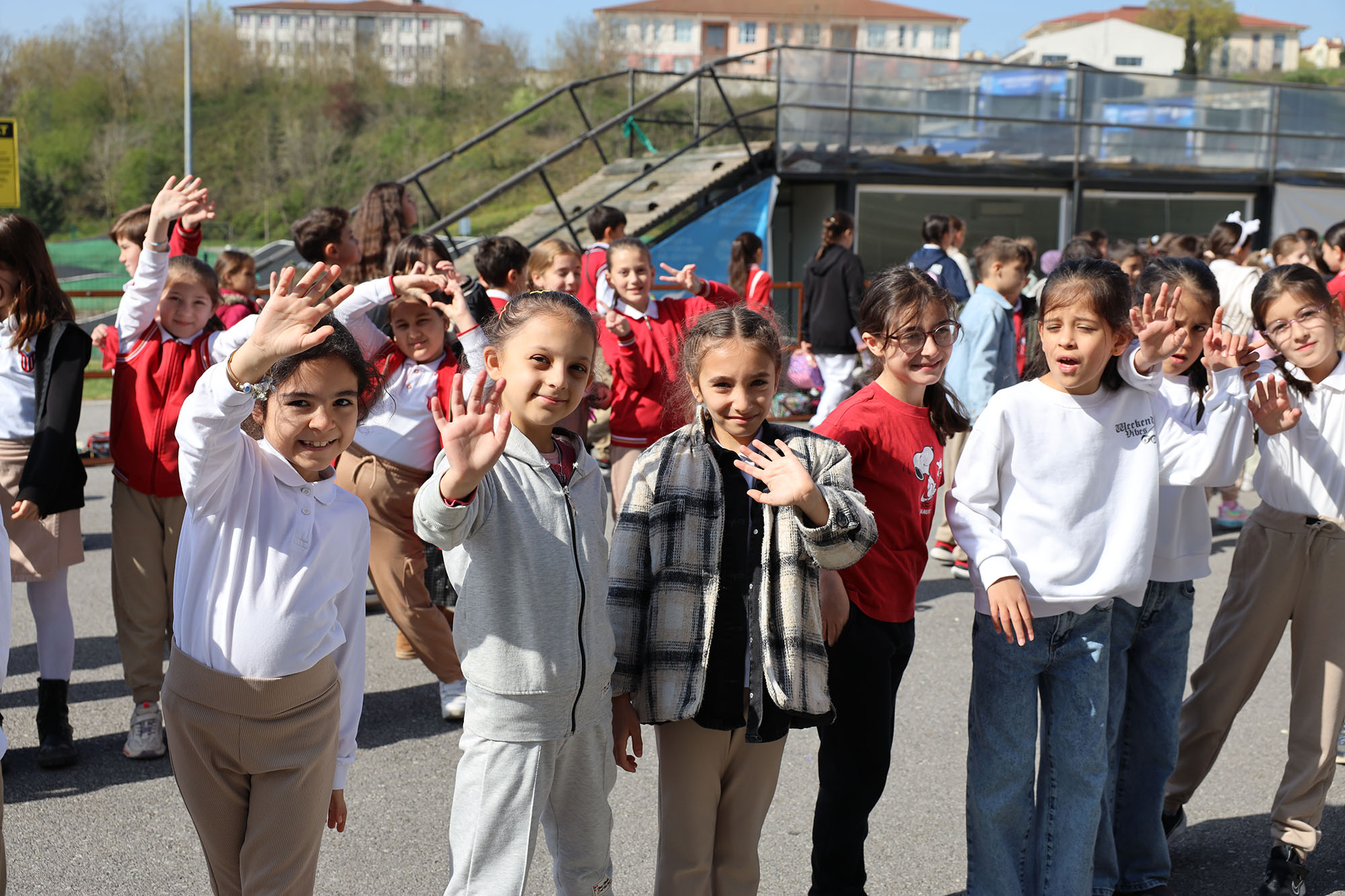 Minikler Ayçiçek Vadisi’nde dolu dolu bir gün yaşadı
