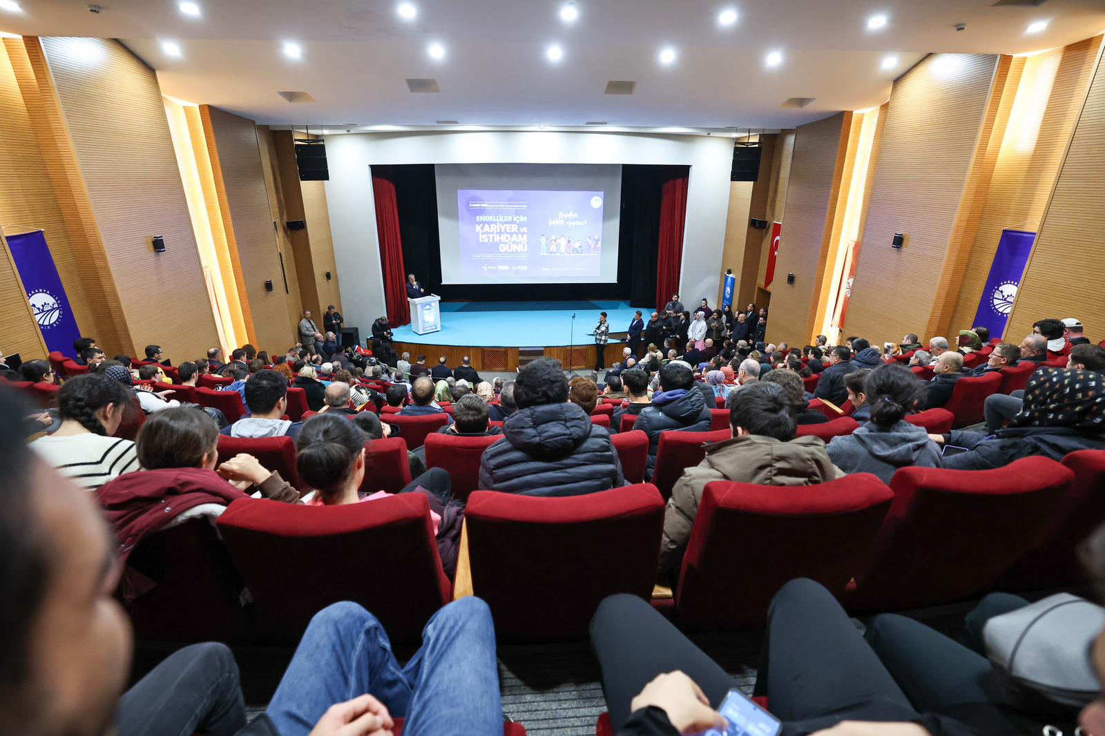 “Özel bireylerimiz gayreti ve azmiyle büyük başarılara imza atıyor”