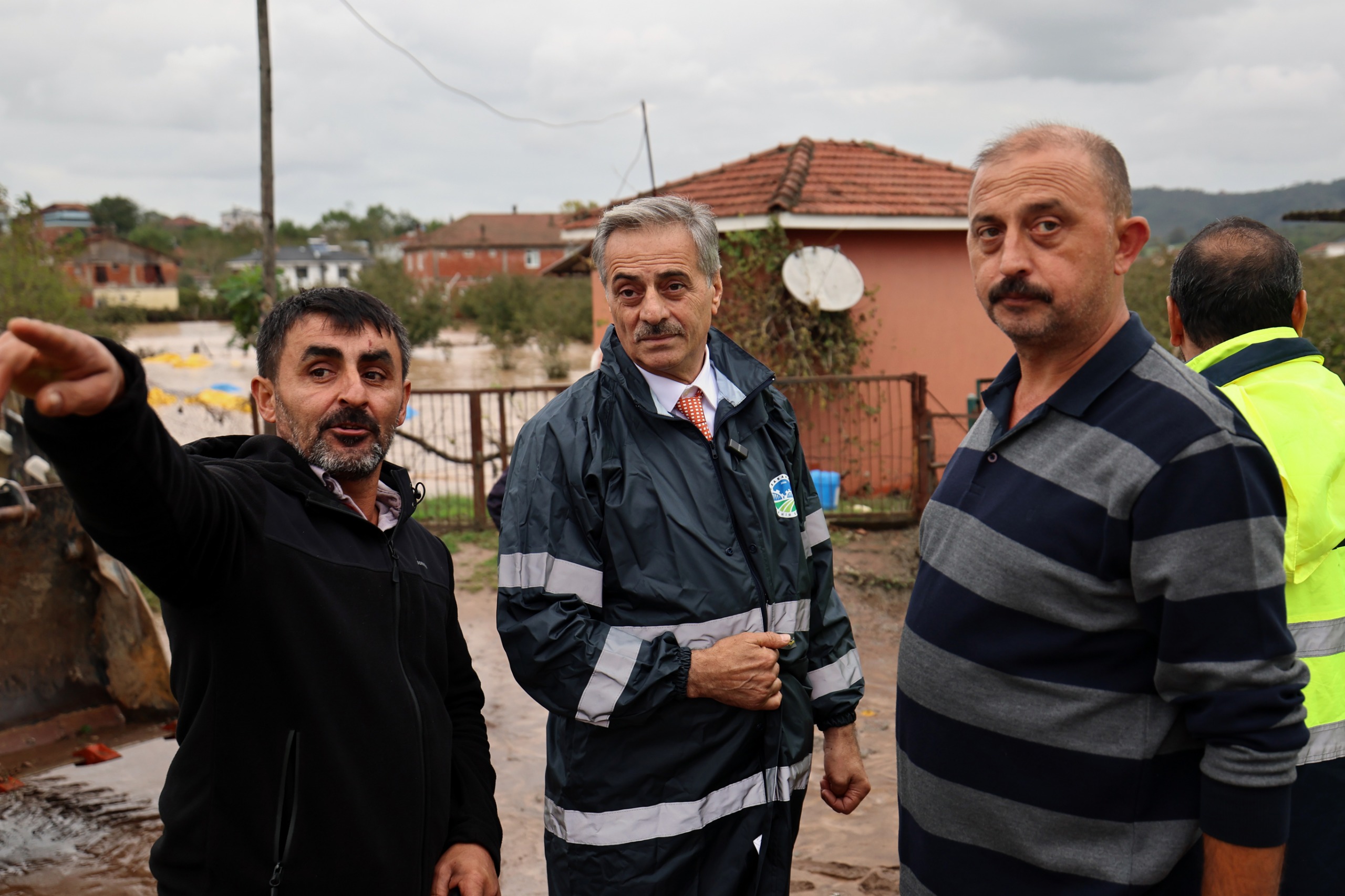 “Vatandaşlarımız müsterih olsun, tüm imkanlarımızla sahadayız”