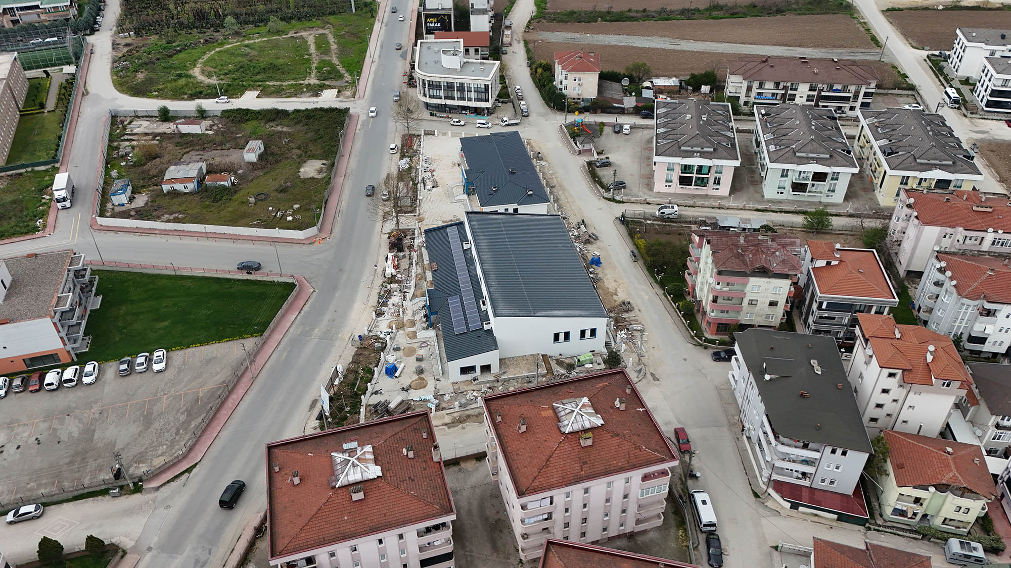 Arifiye Yüzme Havuzu ve Gençlik Merkezi hızla tamamlanıyor