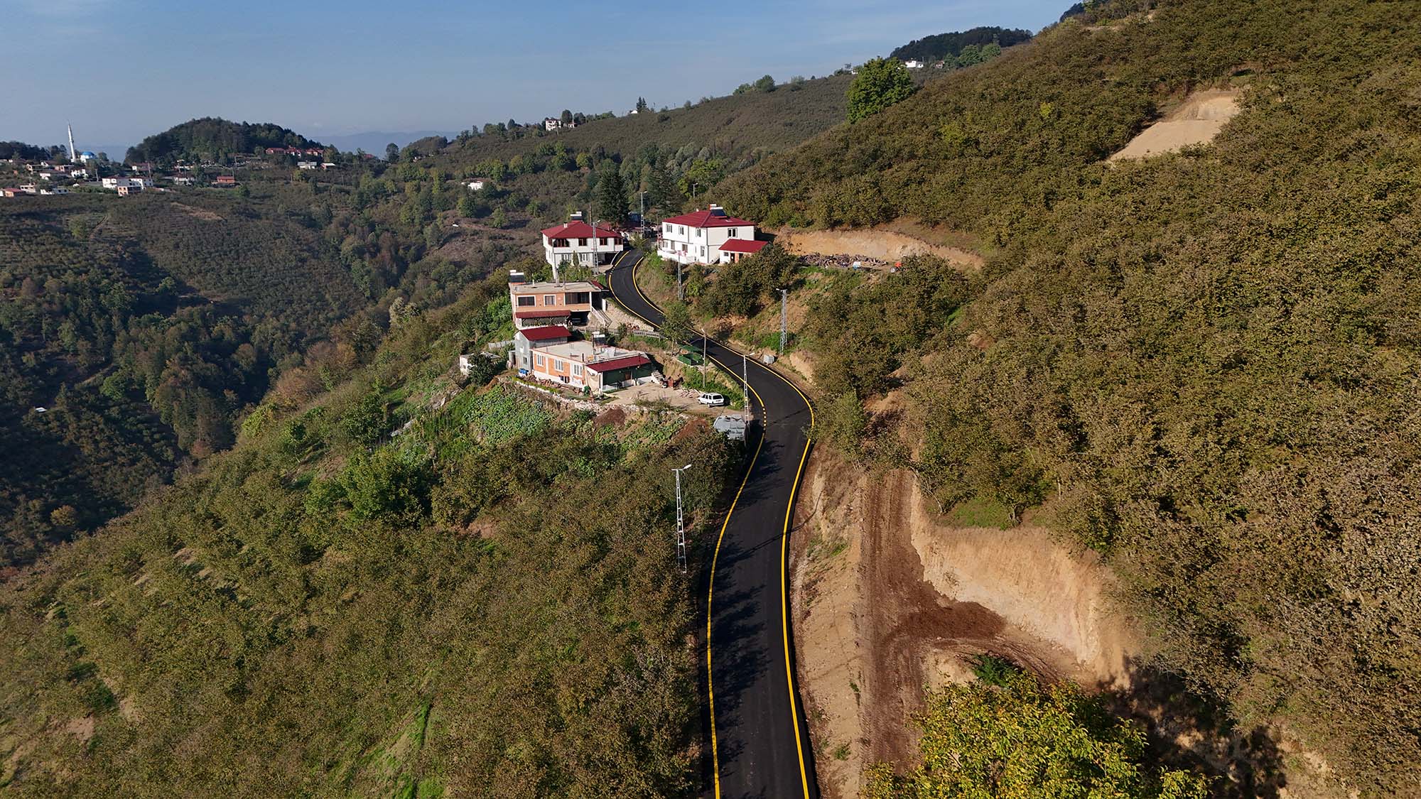 Akyazı’nın kırsalına giden yollar Büyükşehirle güzelleşti