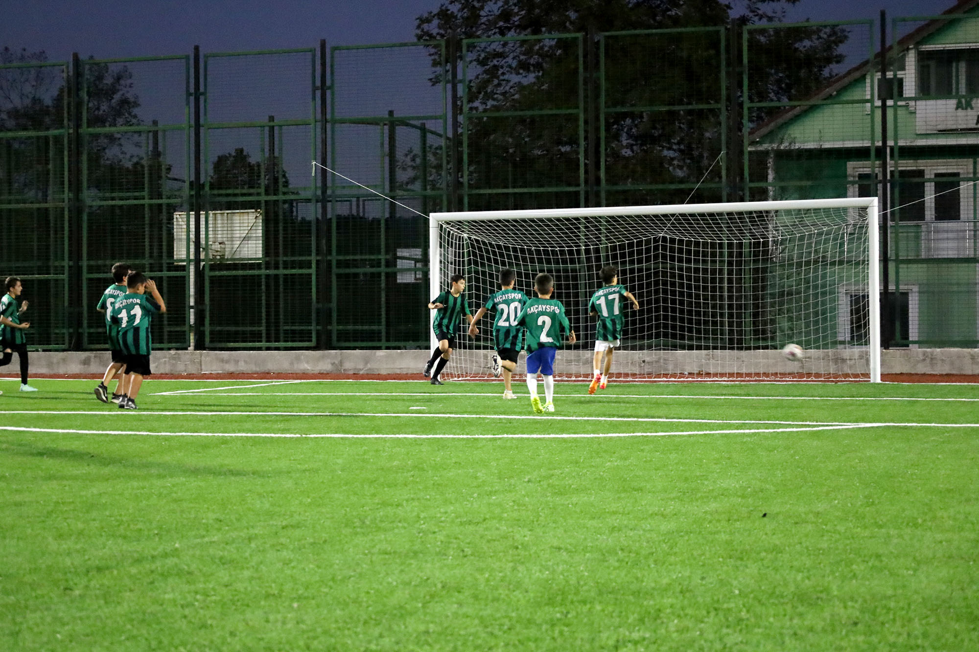 Gençler için yeni spor alanı: Sapanca Akçay’ın futbol tesisine yeni yüz