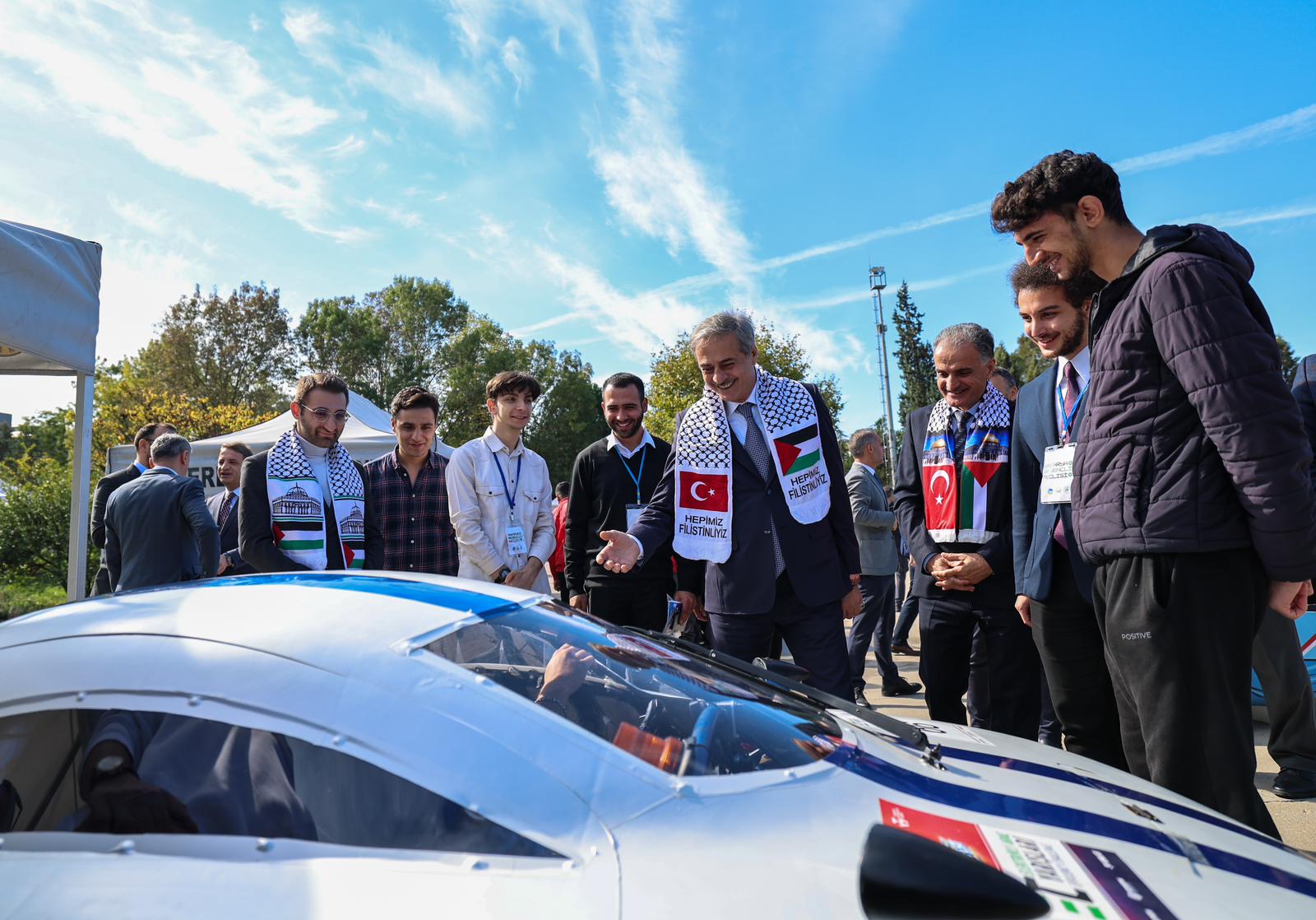 Yusuf Alemdar güzel gelişmeyi gençlerle paylaştı: “Şehir Kütüphanesi için çalışmalar başlıyor”