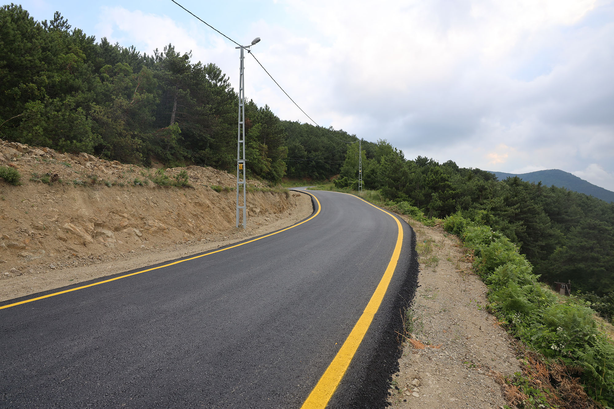 Geyve Alıplar’ın 9 kilometrelik yolu yenilendi
