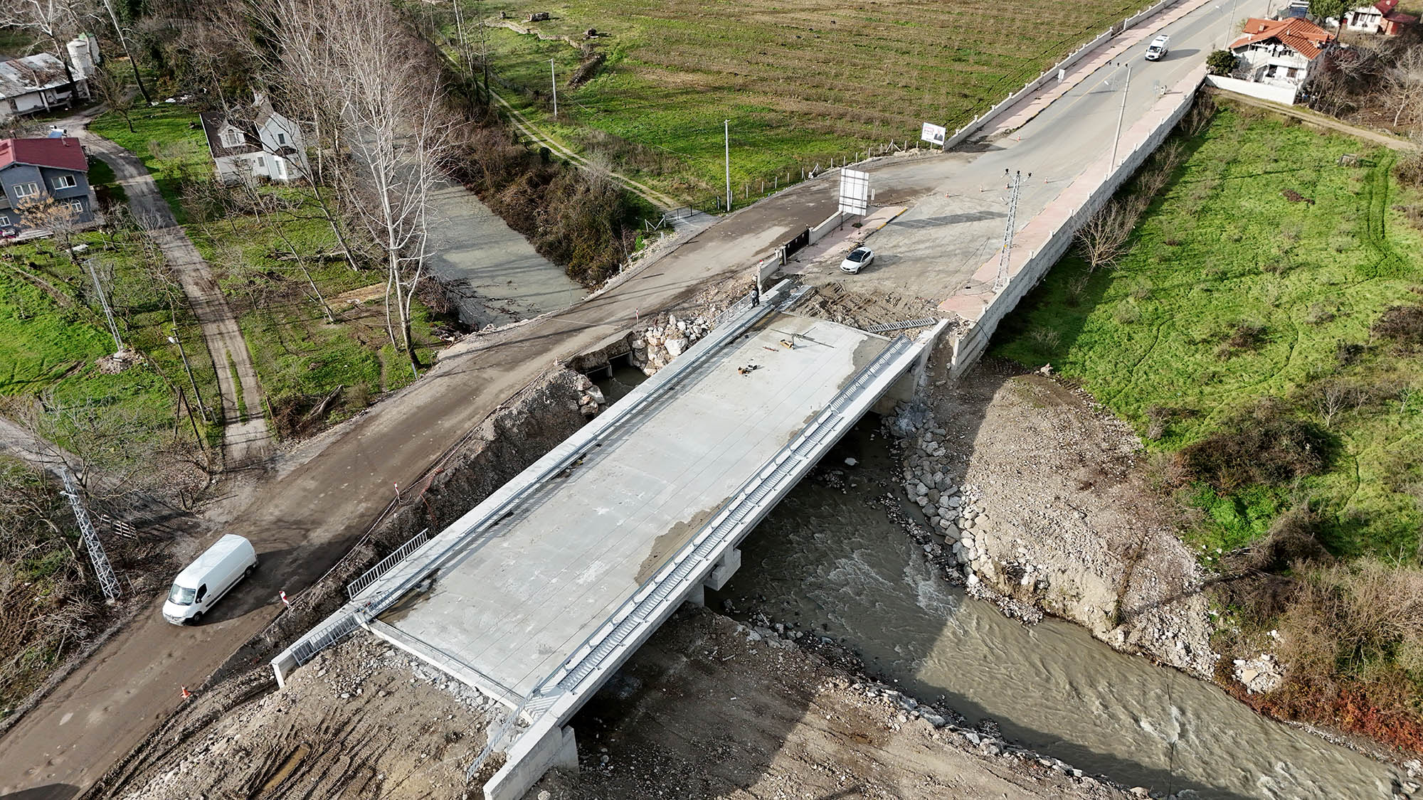 Karapürçek’i şehre bağlayan köprüde sona doğru