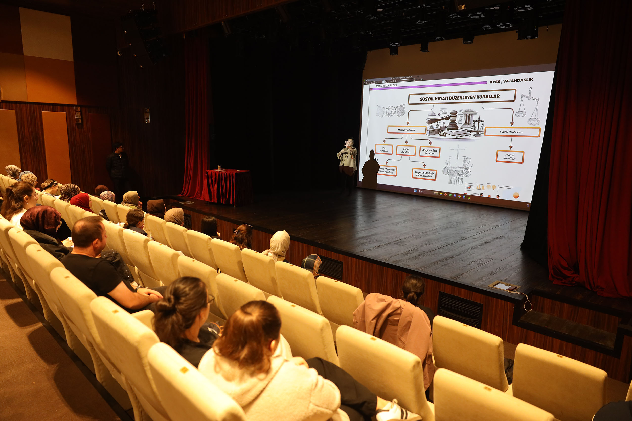 KPSS Ön Lisans adayları sınav öncesi Büyükşehir’le bilgilerini tazeledi