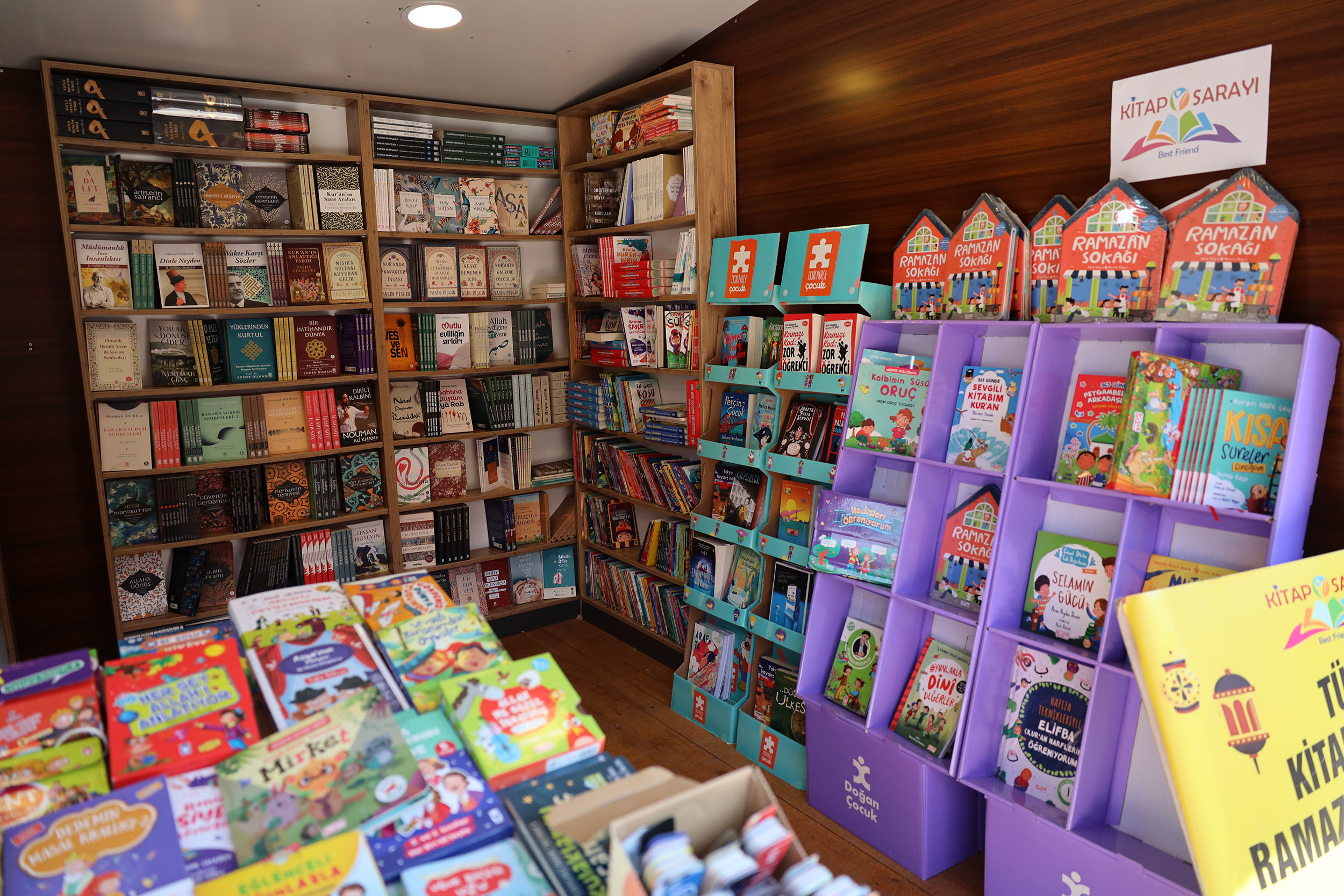 Kitap Sokağı Ramazan akşamlarında kitapseverlerin buluşma noktası oldu