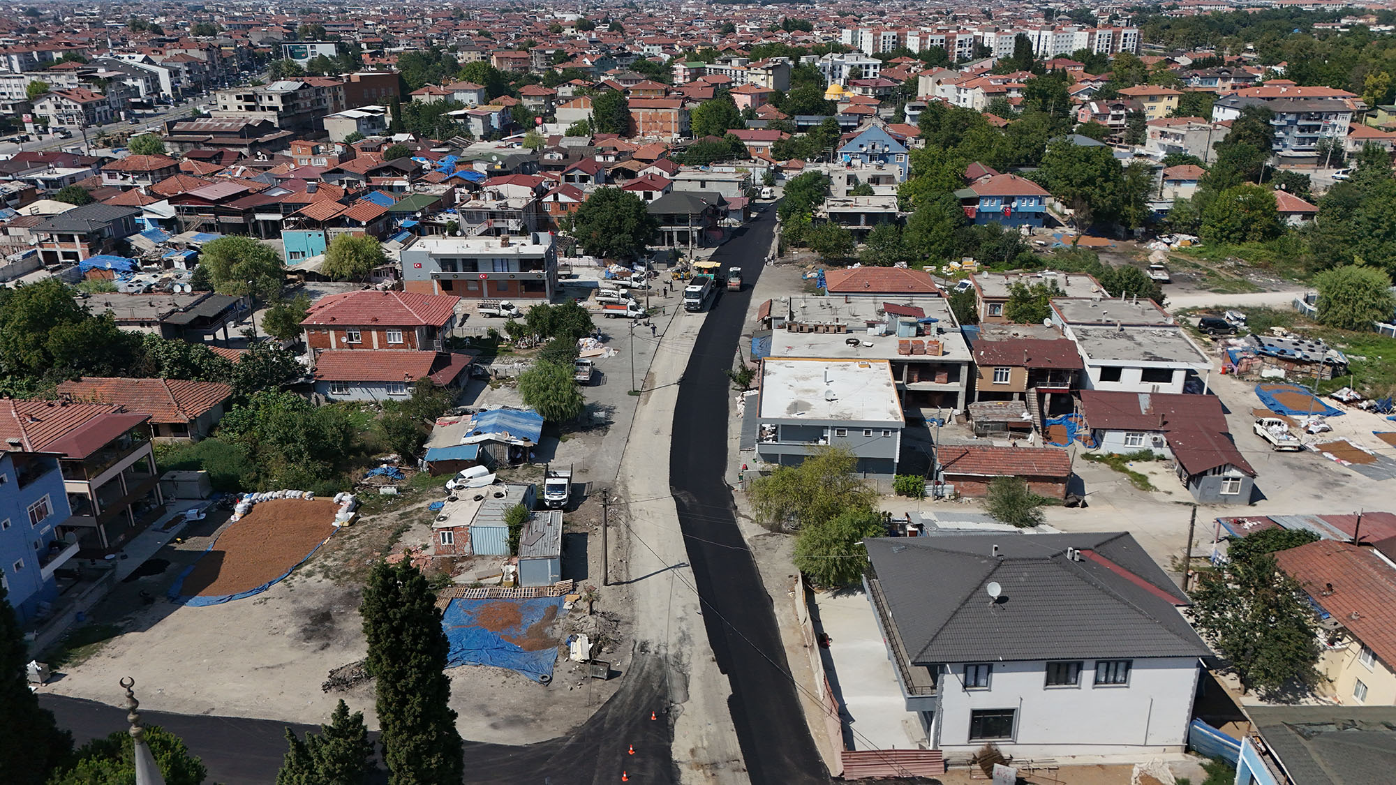 Erenler’de 19 sokağın altyapı ve üstyapısına Büyükşehir eli
