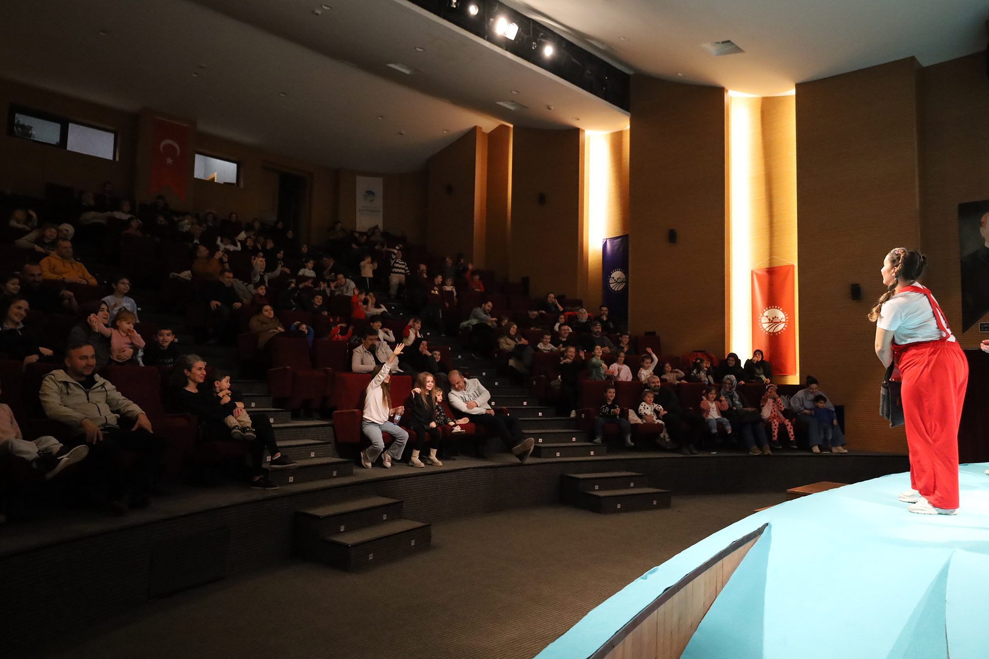 ‘Ali Can ve Arkadaşları’ SGM’de çocuklarla buluştu