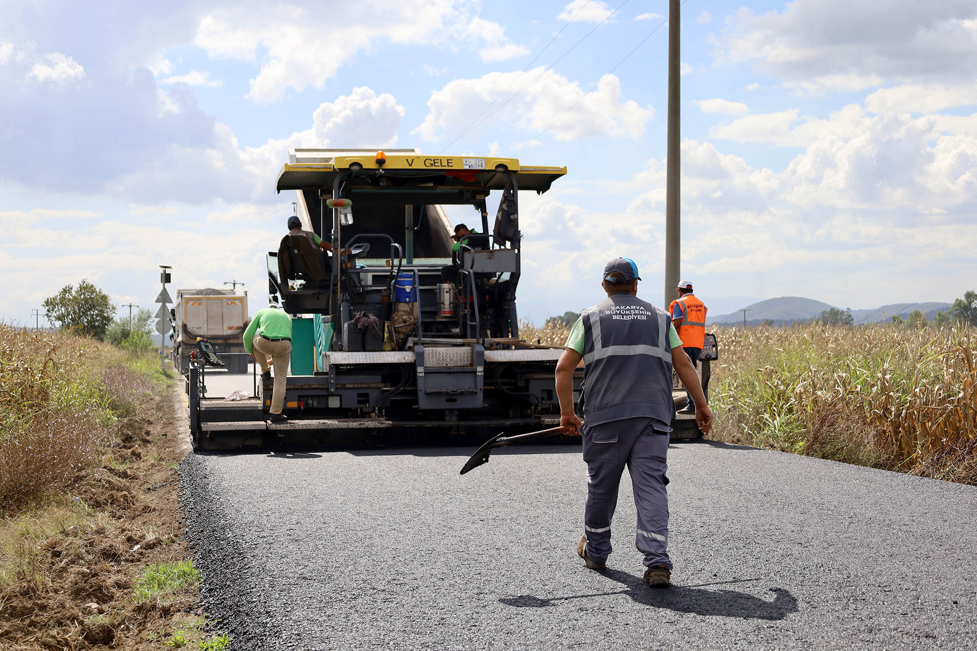 Sakarya’nın kuzeyinde 4 mahalle daha sıcak asfalta buluşuyor