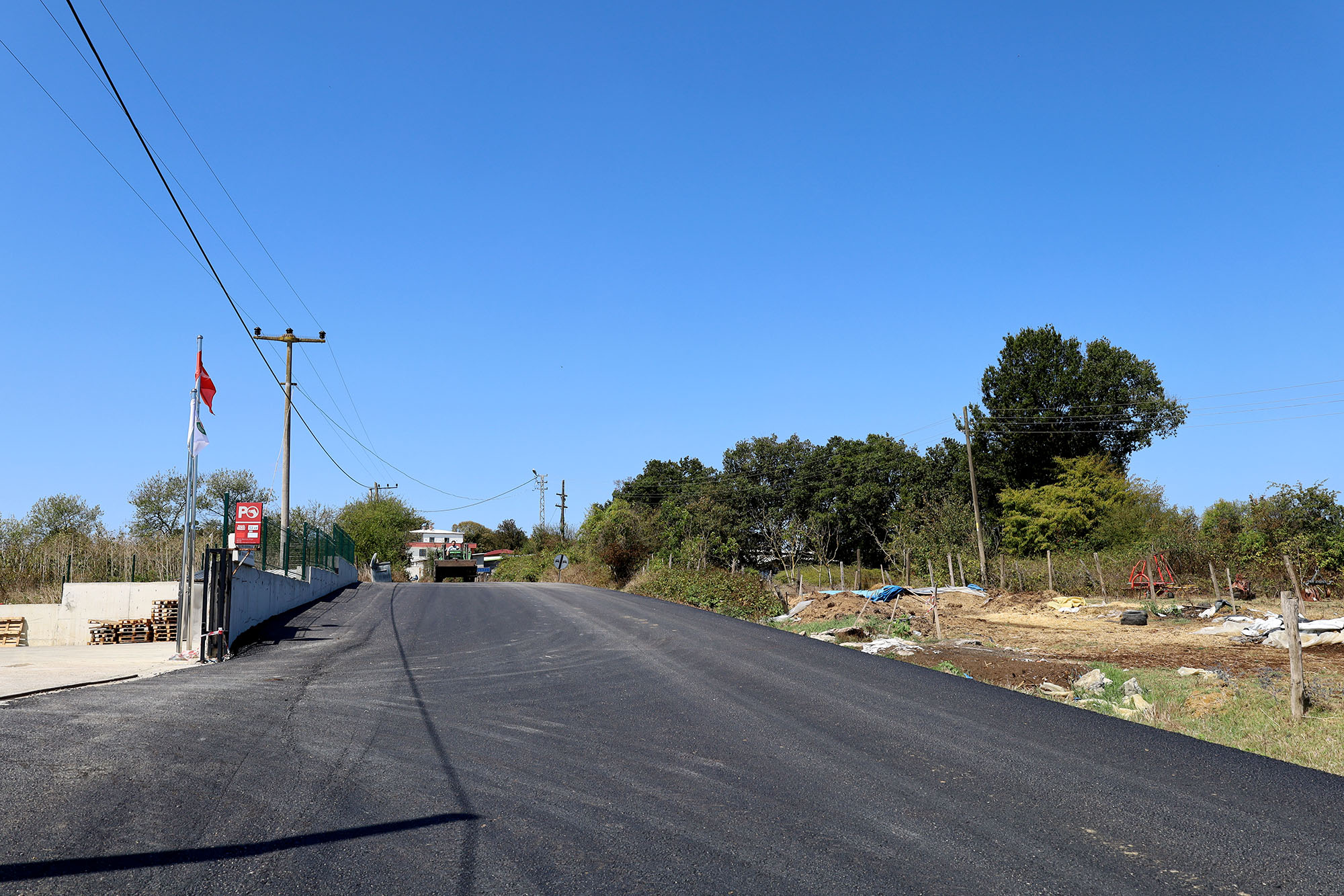 Büyükşehir, Kaynarca’yı sıcak asfalt konforuyla buluşturmaya devam ediyor