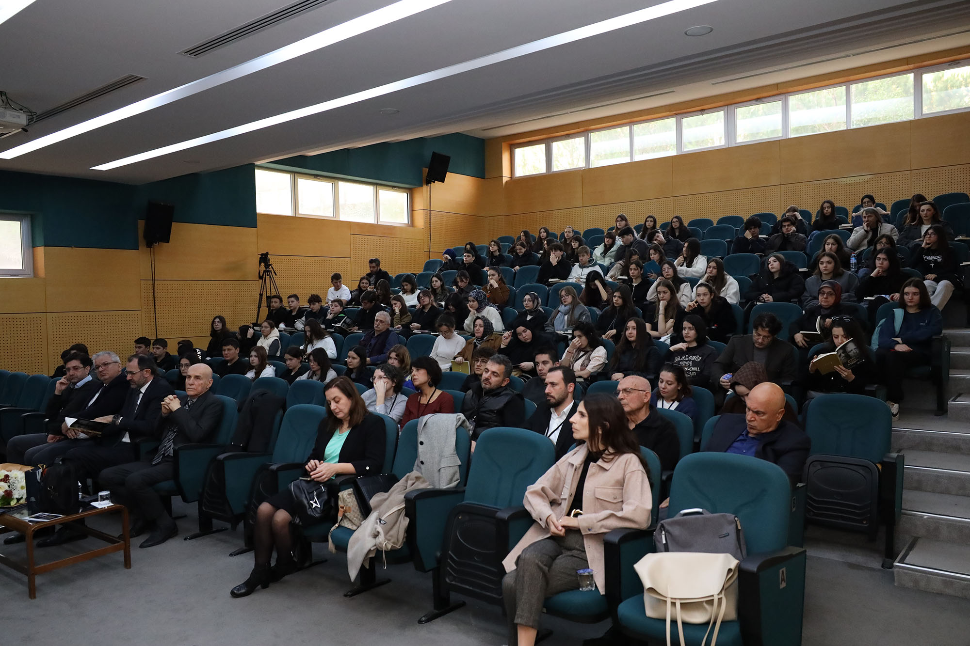 ‘Bir Şehir İki Çınar’ sempozyumunun ilk oturumu Faik Baysal oldu