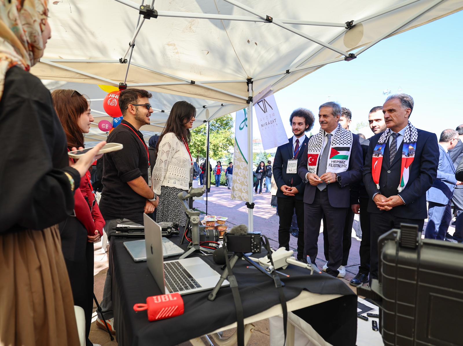 Yusuf Alemdar güzel gelişmeyi gençlerle paylaştı: “Şehir Kütüphanesi için çalışmalar başlıyor”