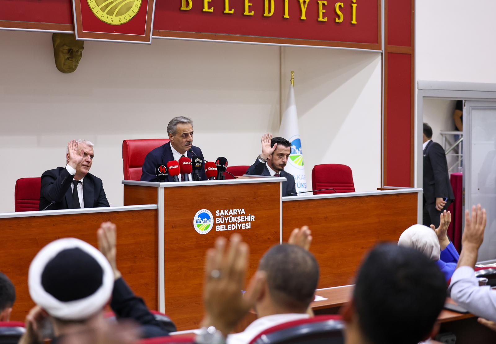 Yusuf Alemdar mecliste şehrin yeni müjdelerini paylaştı: Kimsesizler Oteli, 250 bin metrekare yeşil alan ve Kaynarca’ya SGM geliyor