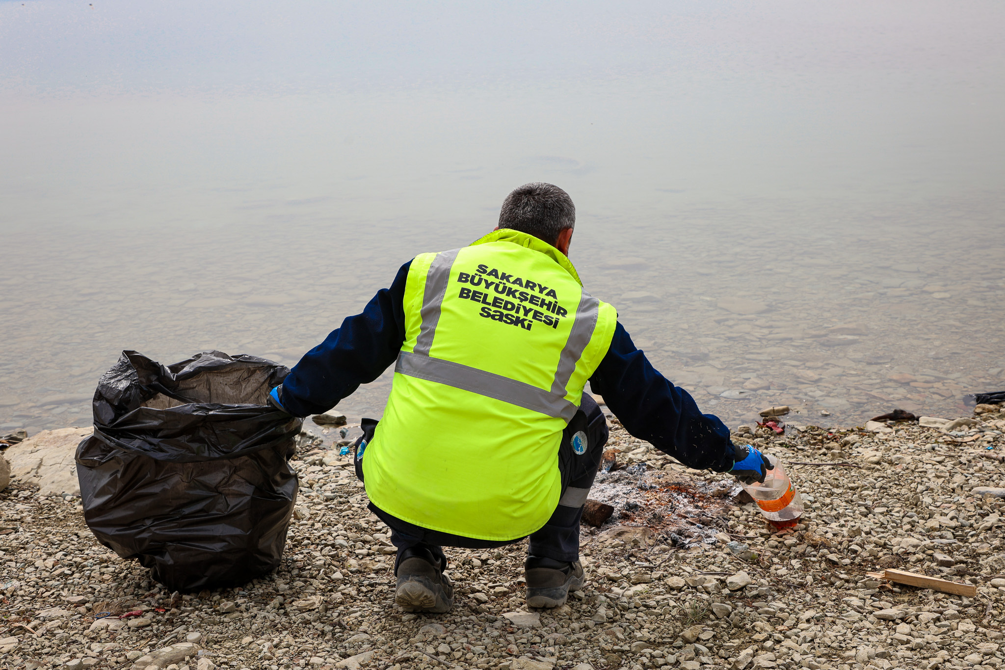 Sapanca Gölü’nün her bir karışı Büyükşehir’in takibinde: Tonlarca atık topladılar…
