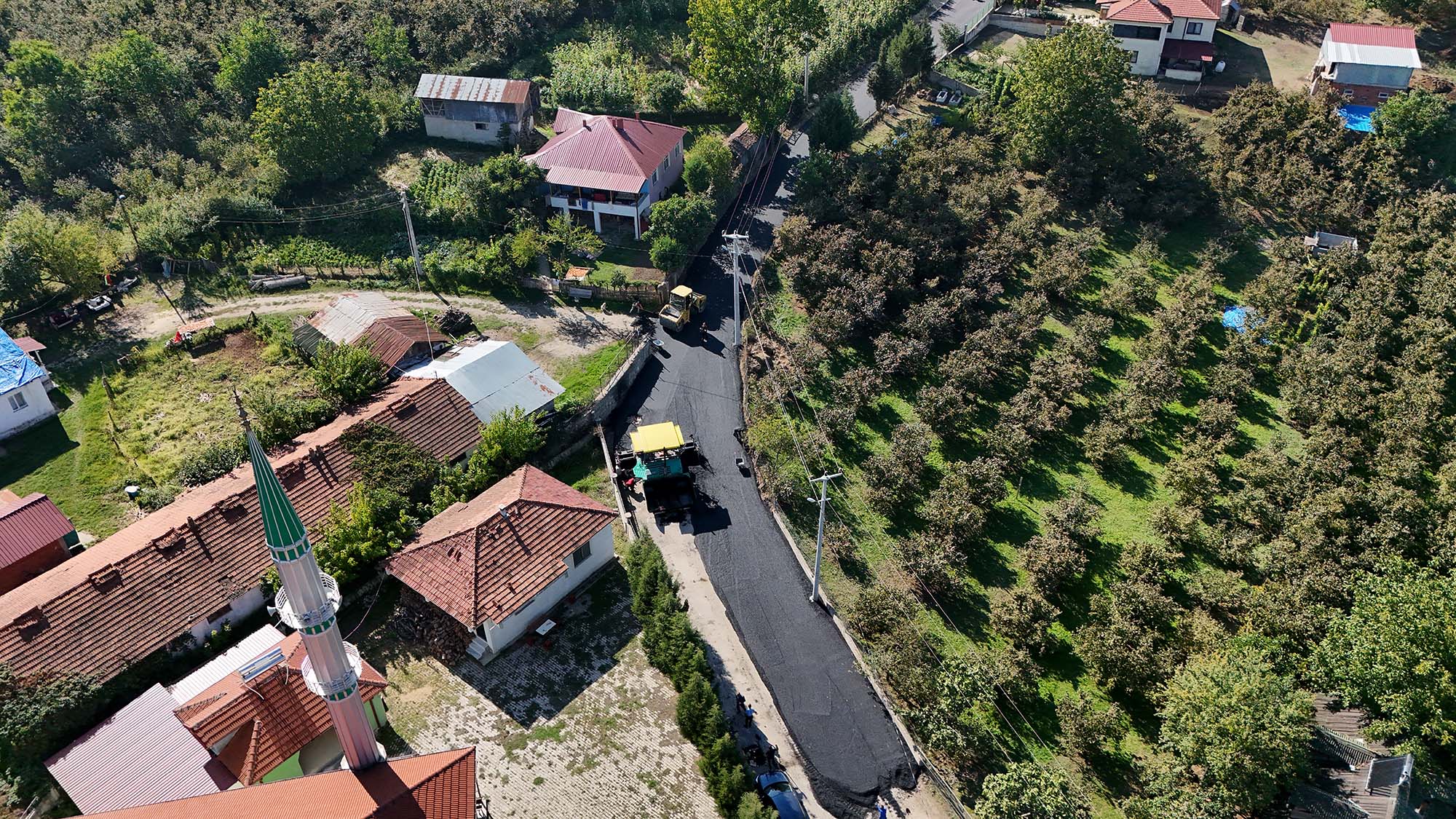 Akyazı’nın kırsalına giden yollar Büyükşehirle güzelleşti