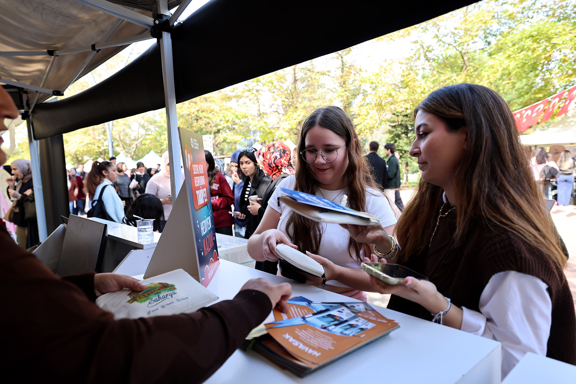 Üniversitede Büyükşehir rüzgârı: İkramlar, hediyeler… 