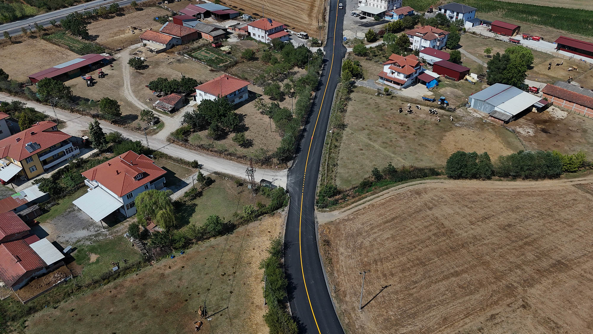 Büyükşehir yolları sil baştan yenilenen o ilçeyi şimdi tablo gibi işliyor