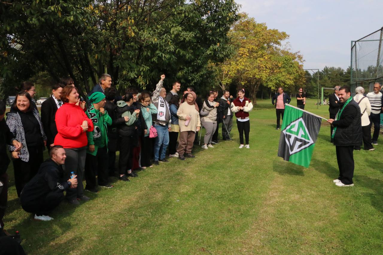 Özel gereksinimli öğrencilerden yeşil siyahlılara moral ziyareti