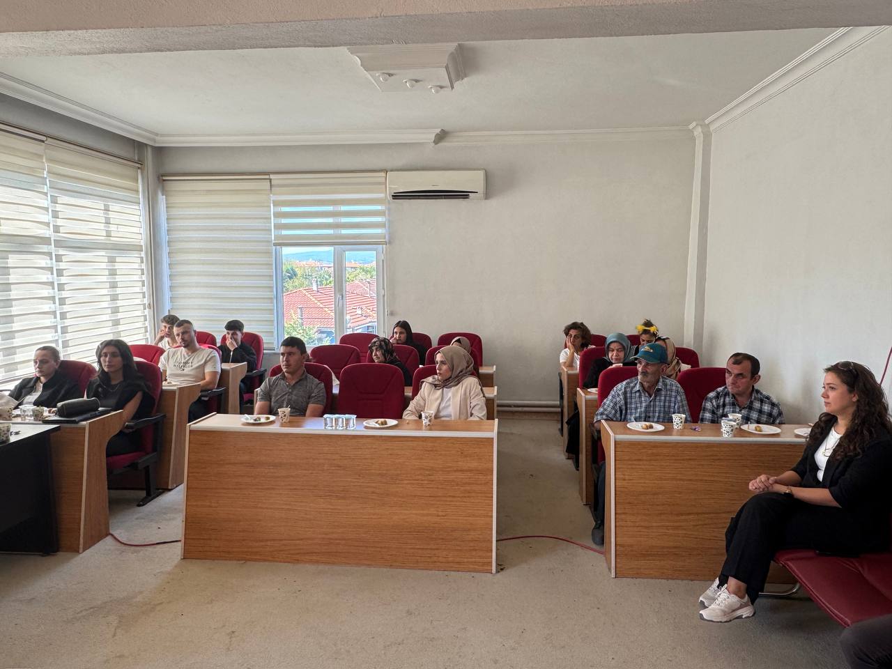 Özel gereksinimli vatandaşlara yasal ve resmi haklarını tek tek anlattılar