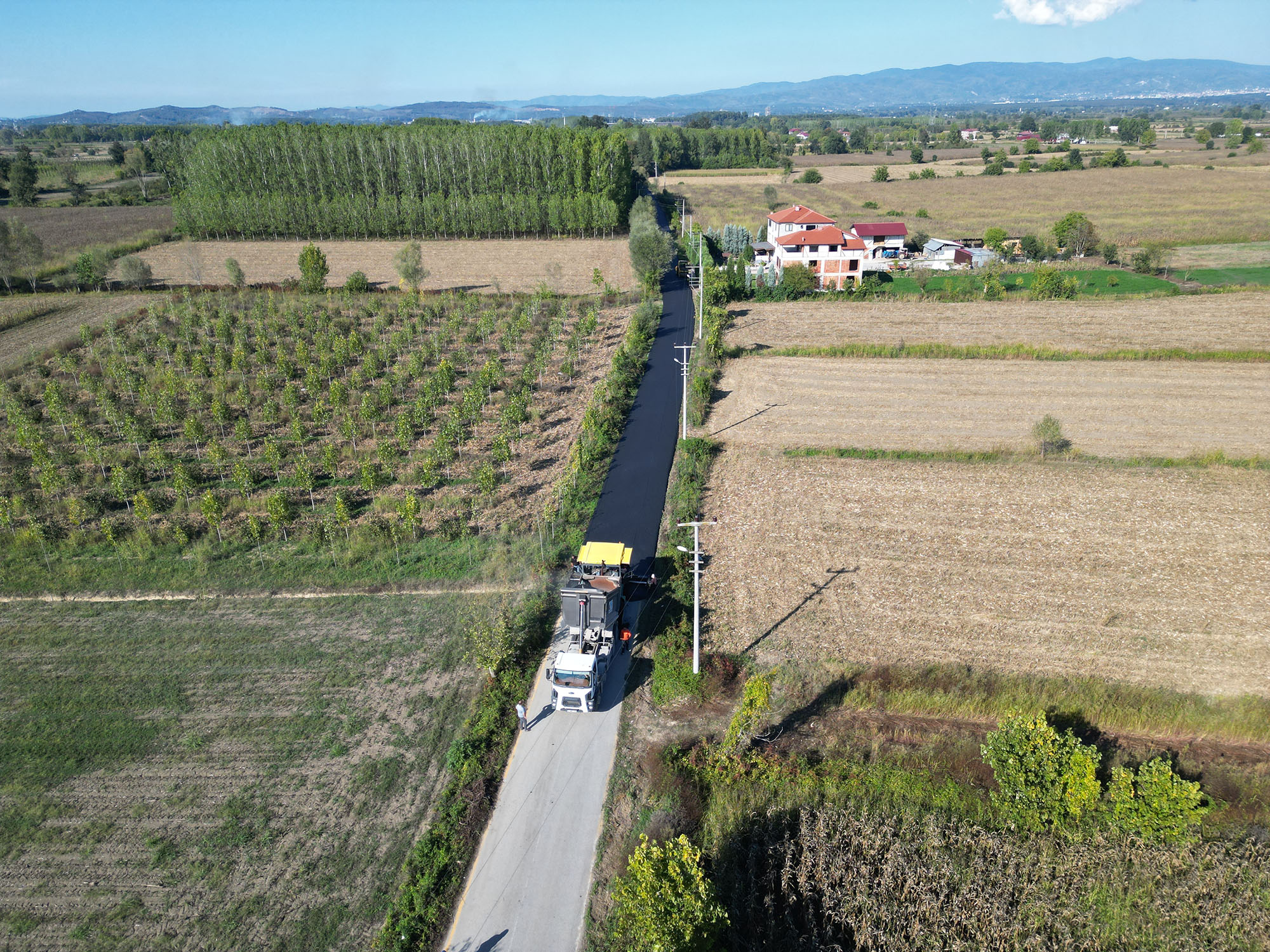 Akyazı’nın iki önemli güzergahı yepyeni bir yüze kavuşuyor