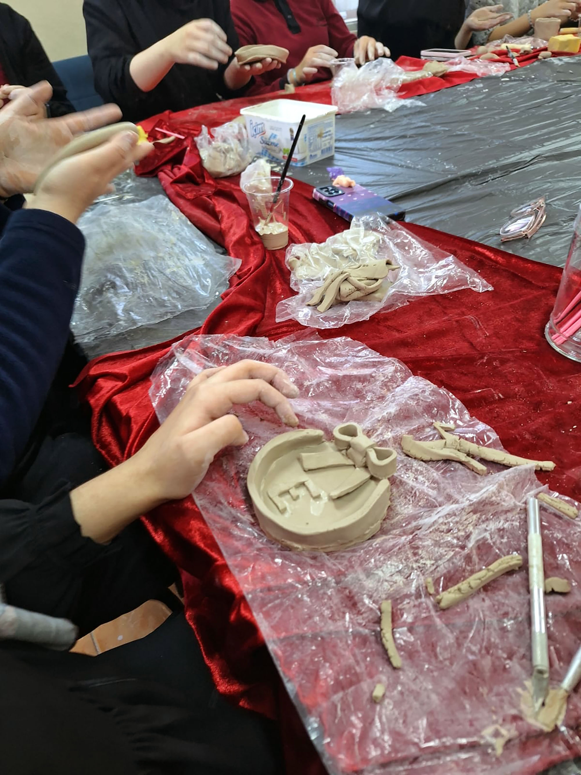 SAMEK’te minik eller mutfağa, gençler seramiğe dokundu