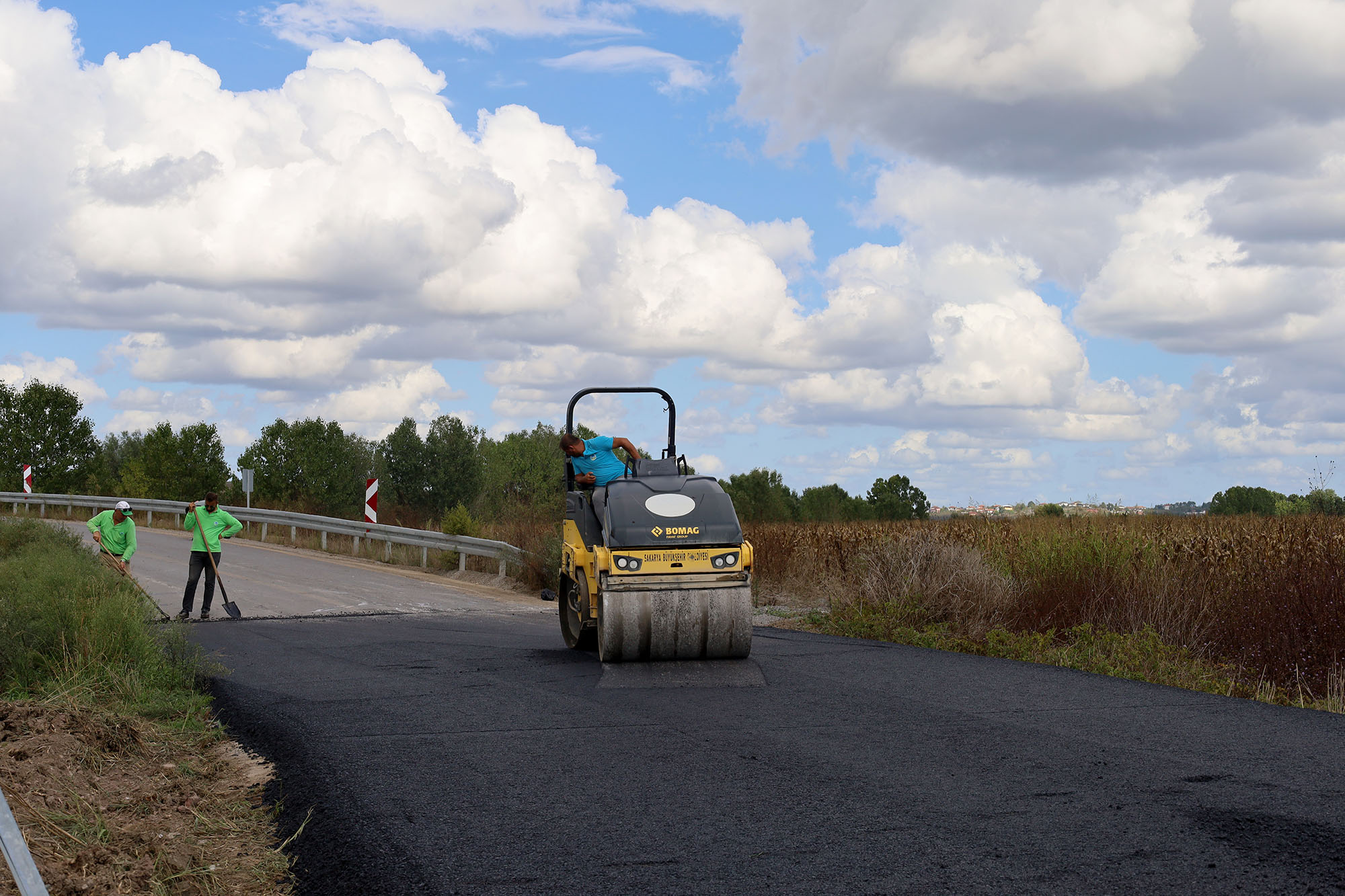 Sakarya’nın kuzeyinde 4 mahalle daha sıcak asfalta buluşuyor