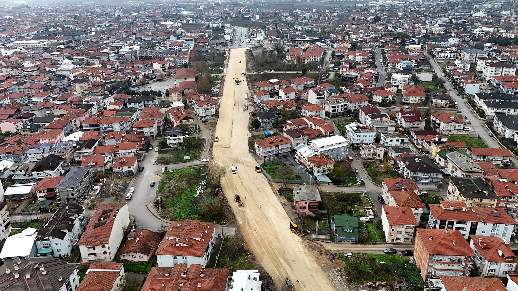 Şehir merkezinin beklediği bağlantı yolunda üstyapı çalışmalarına geçildi