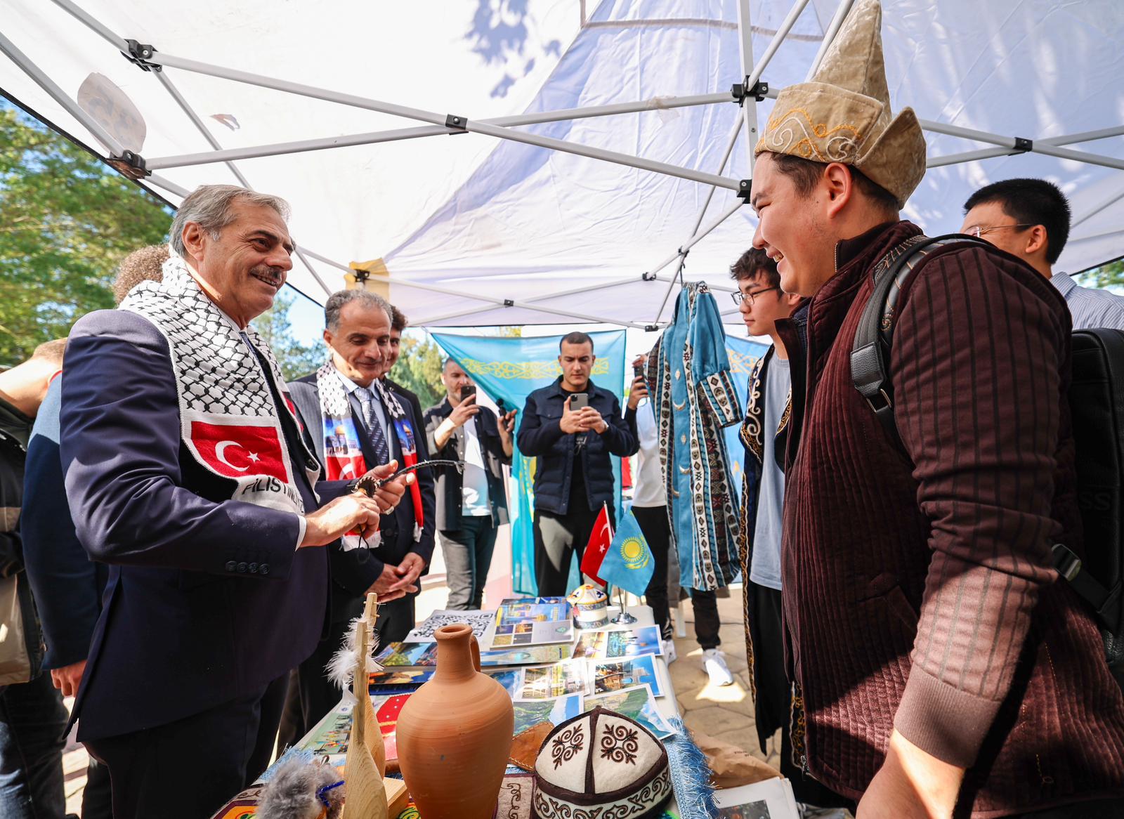 Yusuf Alemdar güzel gelişmeyi gençlerle paylaştı: “Şehir Kütüphanesi için çalışmalar başlıyor”