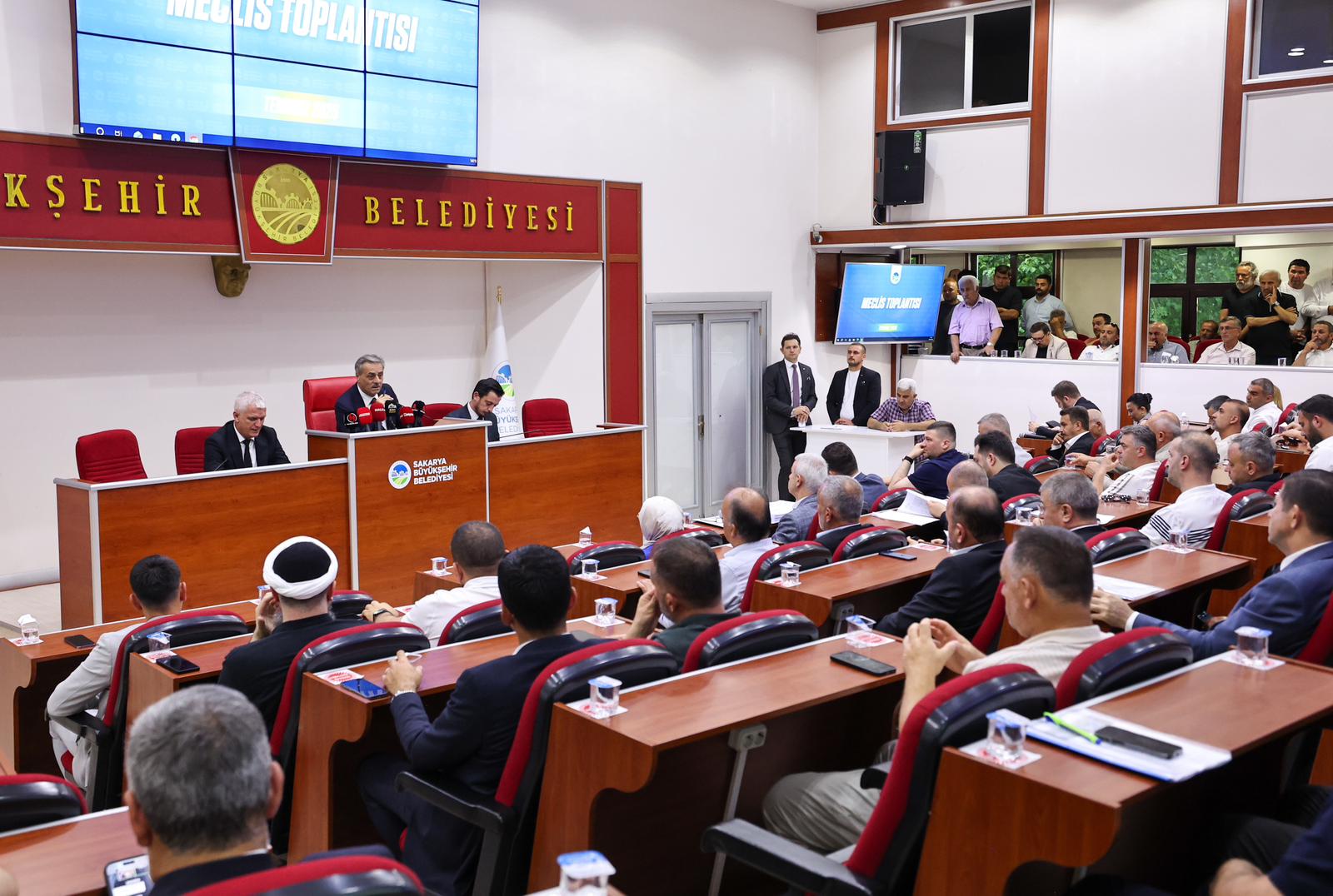 Yusuf Alemdar mecliste şehrin yeni müjdelerini paylaştı: Kimsesizler Oteli, 250 bin metrekare yeşil alan ve Kaynarca’ya SGM geliyor