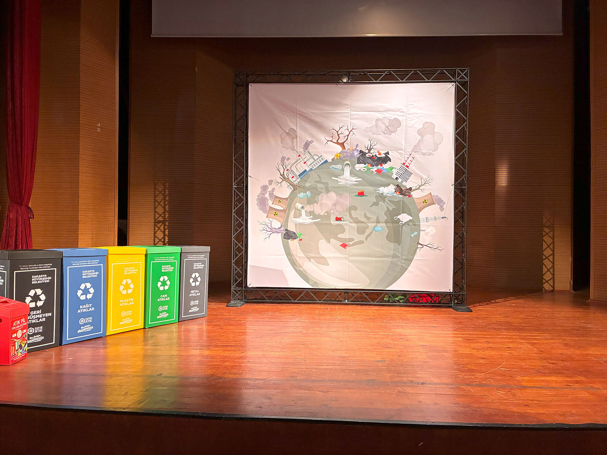 “Akça” tiyatrosuyla minikler çevre bilinci kazandı