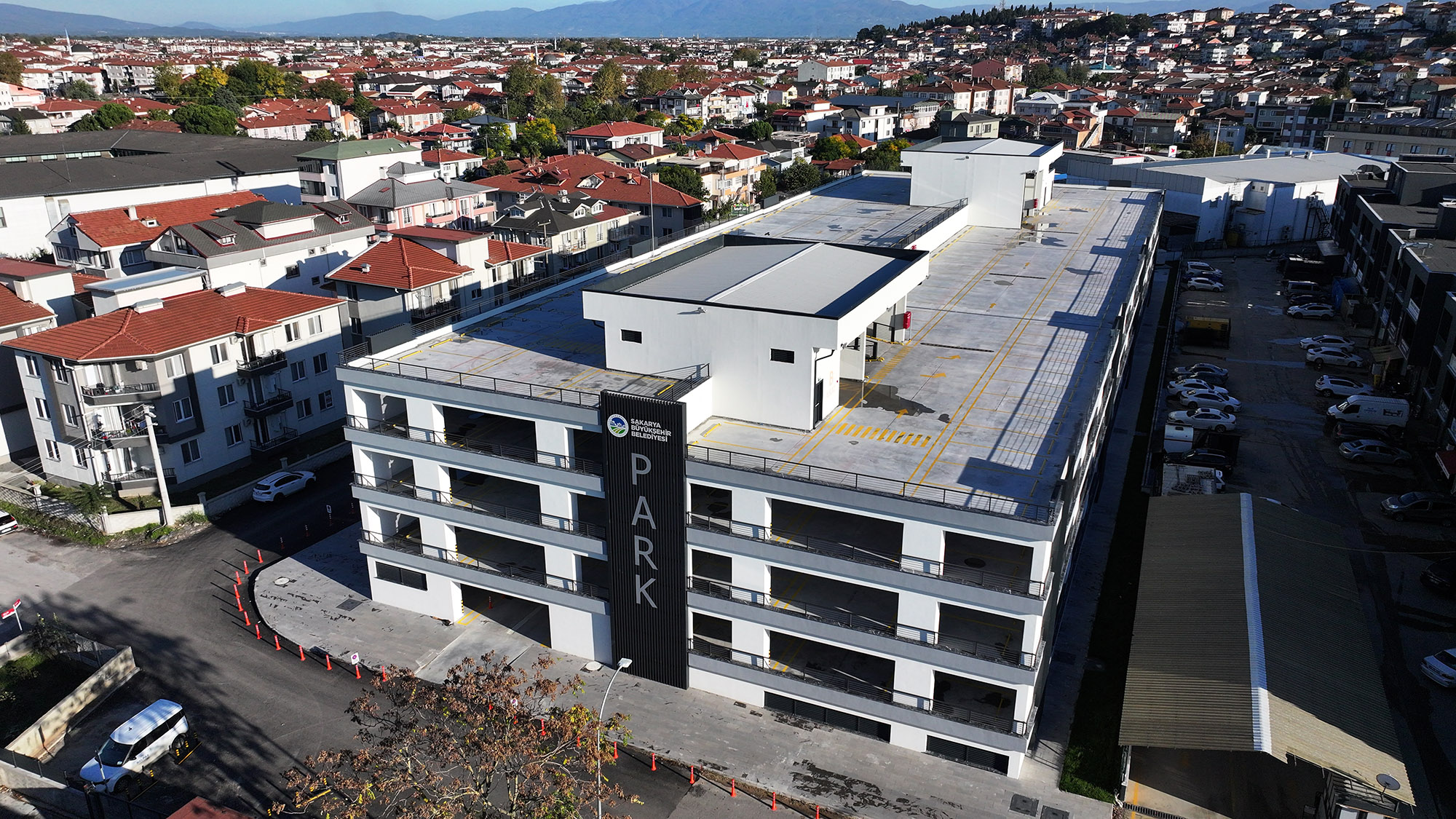 530 araçlık katlı otopark hizmete başladı