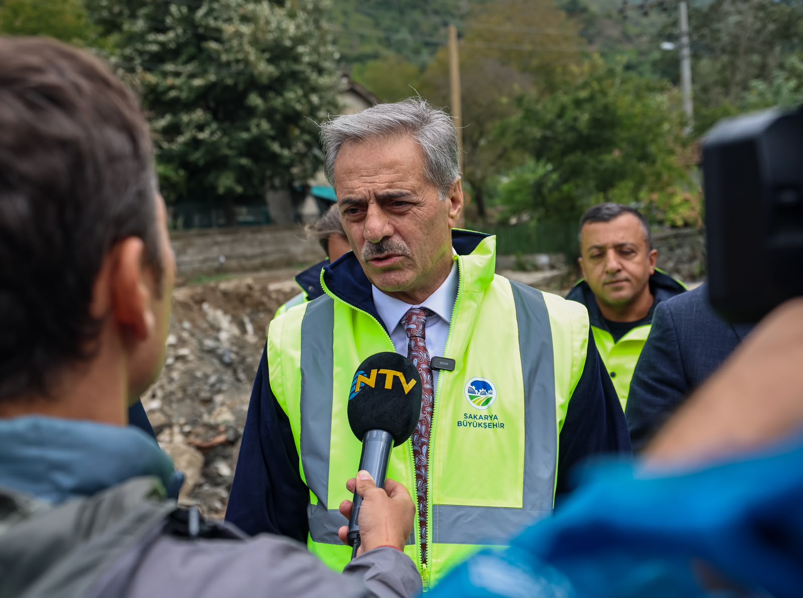 Başkan Alemdar afet mesaisi için Geyve’de: “Tahribatı ortadan kaldırmak için aralıksız mesai harcıyoruz” 