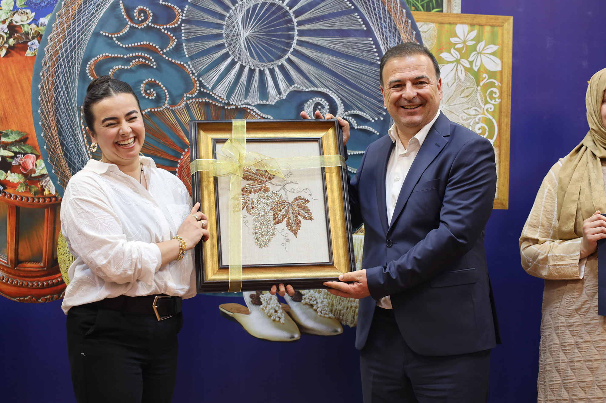 SAMEK’in yıl sonu sergileri Geyve’de başladı