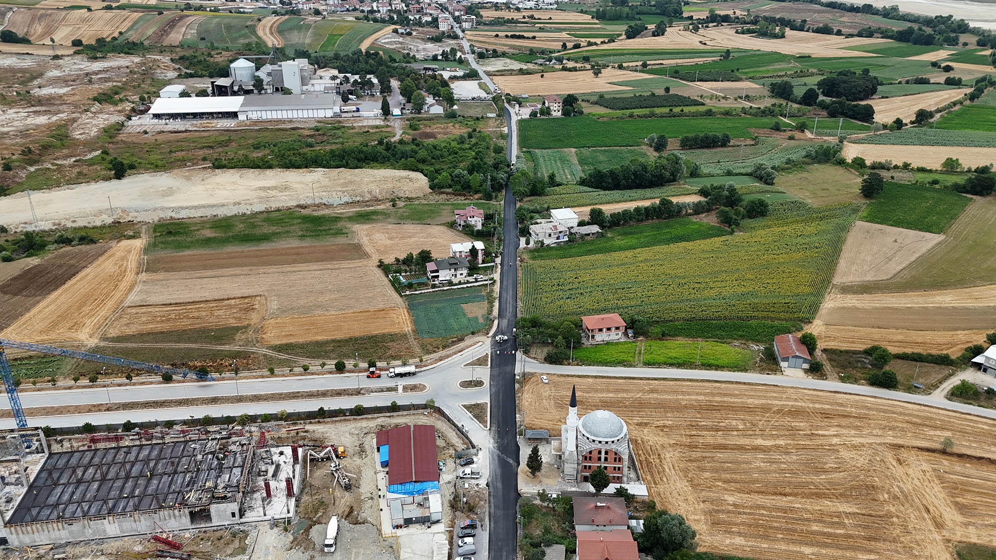 “30 iş makinası 35 kişilik ekiple ilçe ulaşımına güç katıyoruz”