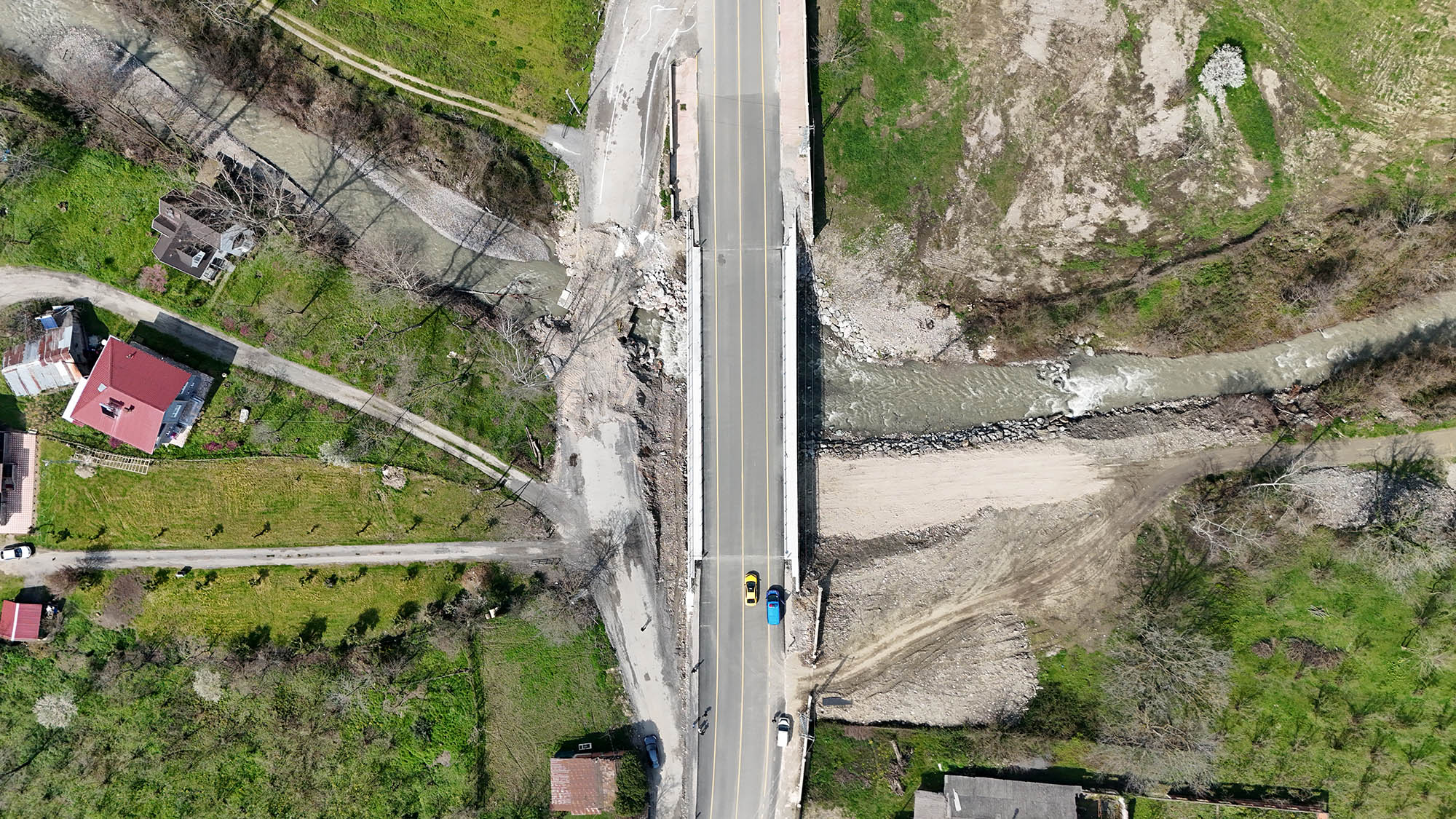 Karapürçek Mesudiye Köprüsü ile geçişler güvenli hale geldi