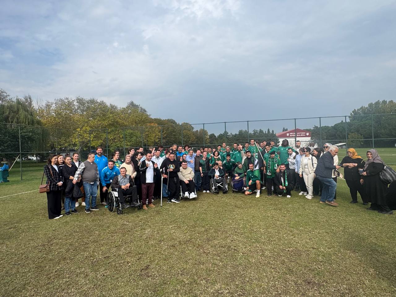 Özel gereksinimli öğrencilerden yeşil siyahlılara moral ziyareti