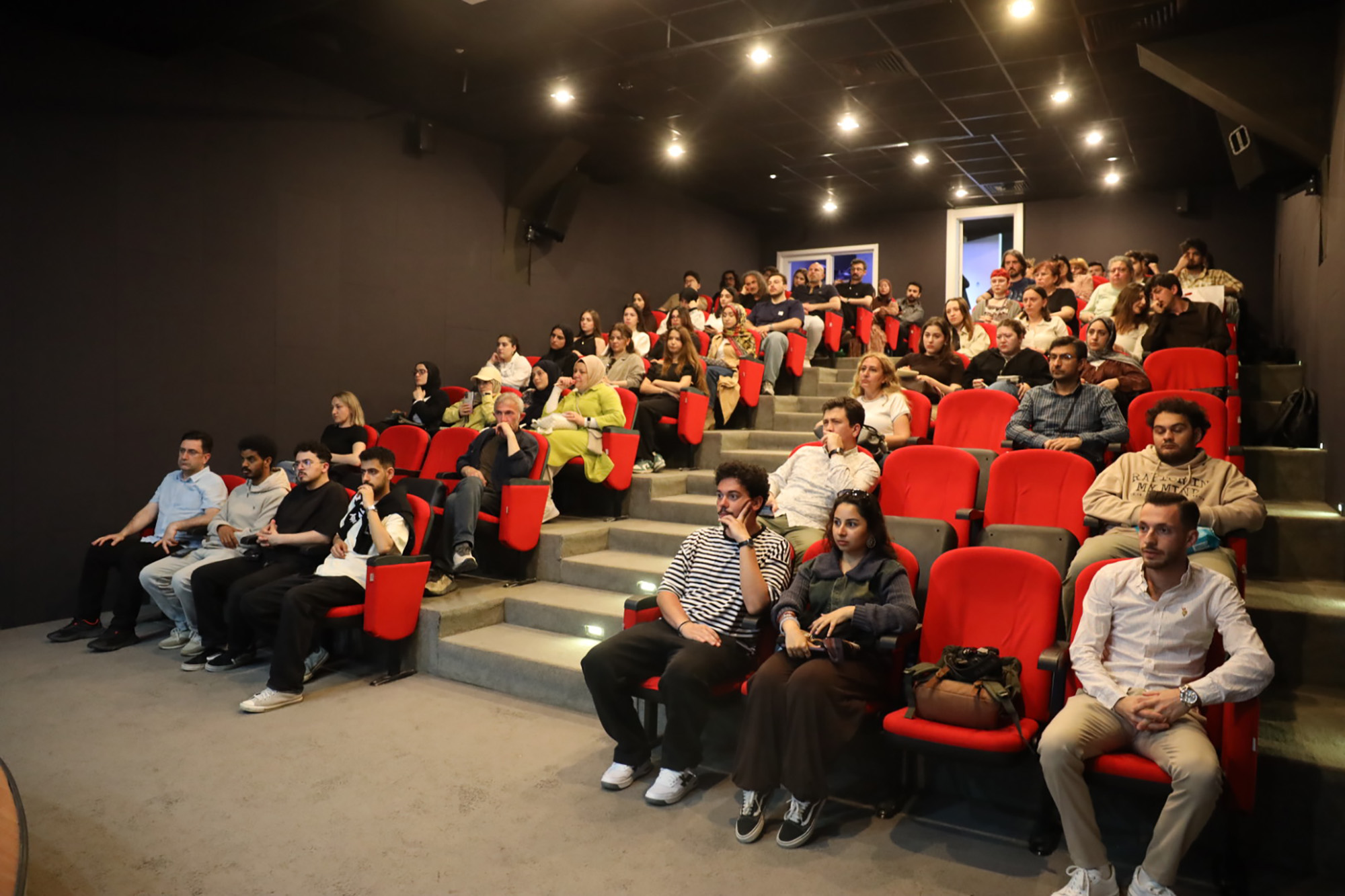 Sinemaseverler “SineFilozofi” söyleşisinde buluştu