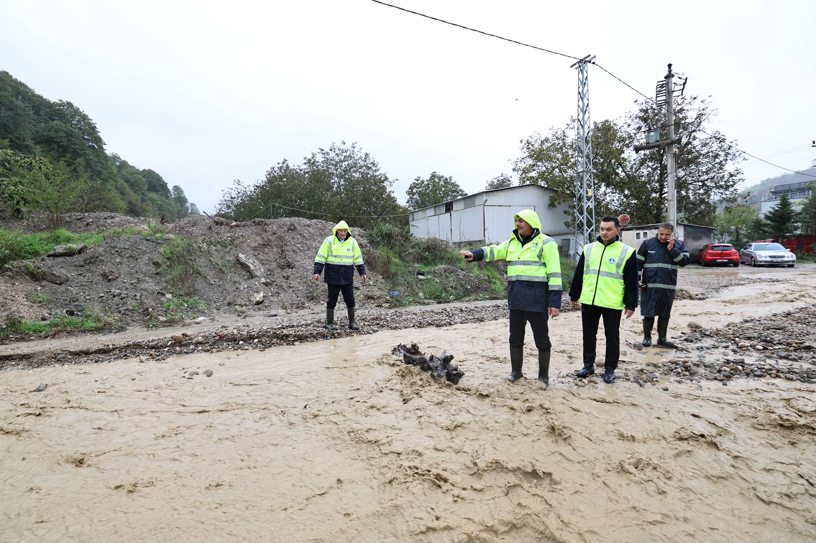 Başkan Alemdar Sapanca ve Geyve’deki afet bölgelerinden son durumu açıkladı