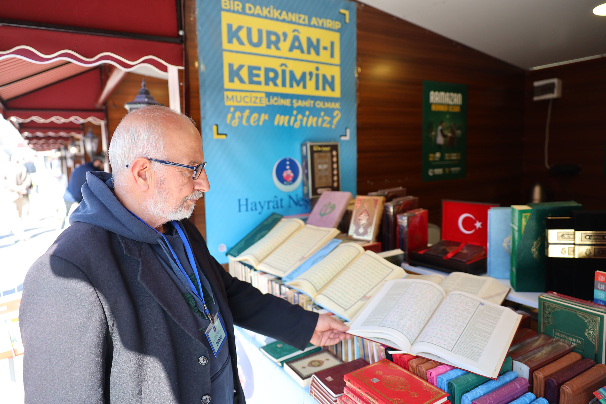 Kitap Sokağı Ramazan akşamlarında kitapseverlerin buluşma noktası oldu