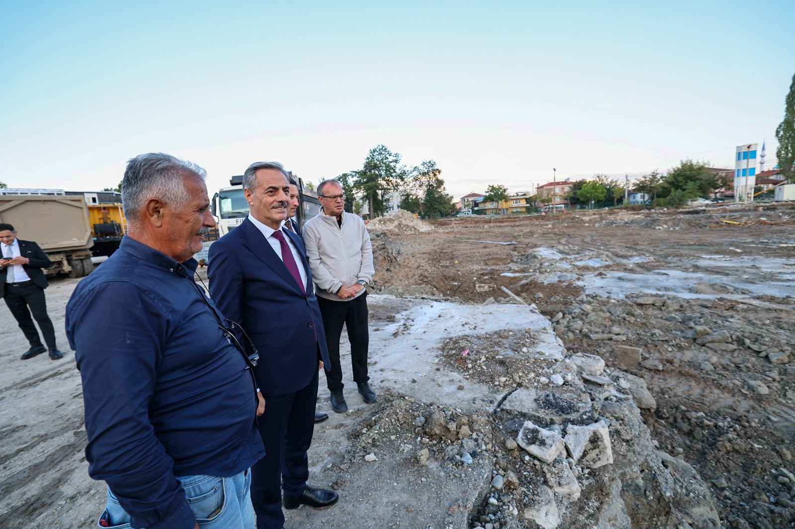 Raylar dönüşüyor, merkeze yemyeşil bir koridor geliyor: Kazıya geçildi, Yusuf Alemdar bizzat yerinde inceledi