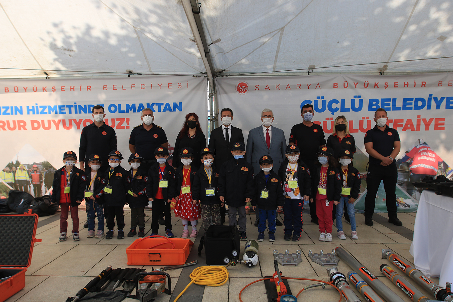 “Kahraman itfaiyecilerimizin haftası kutlu olsun”