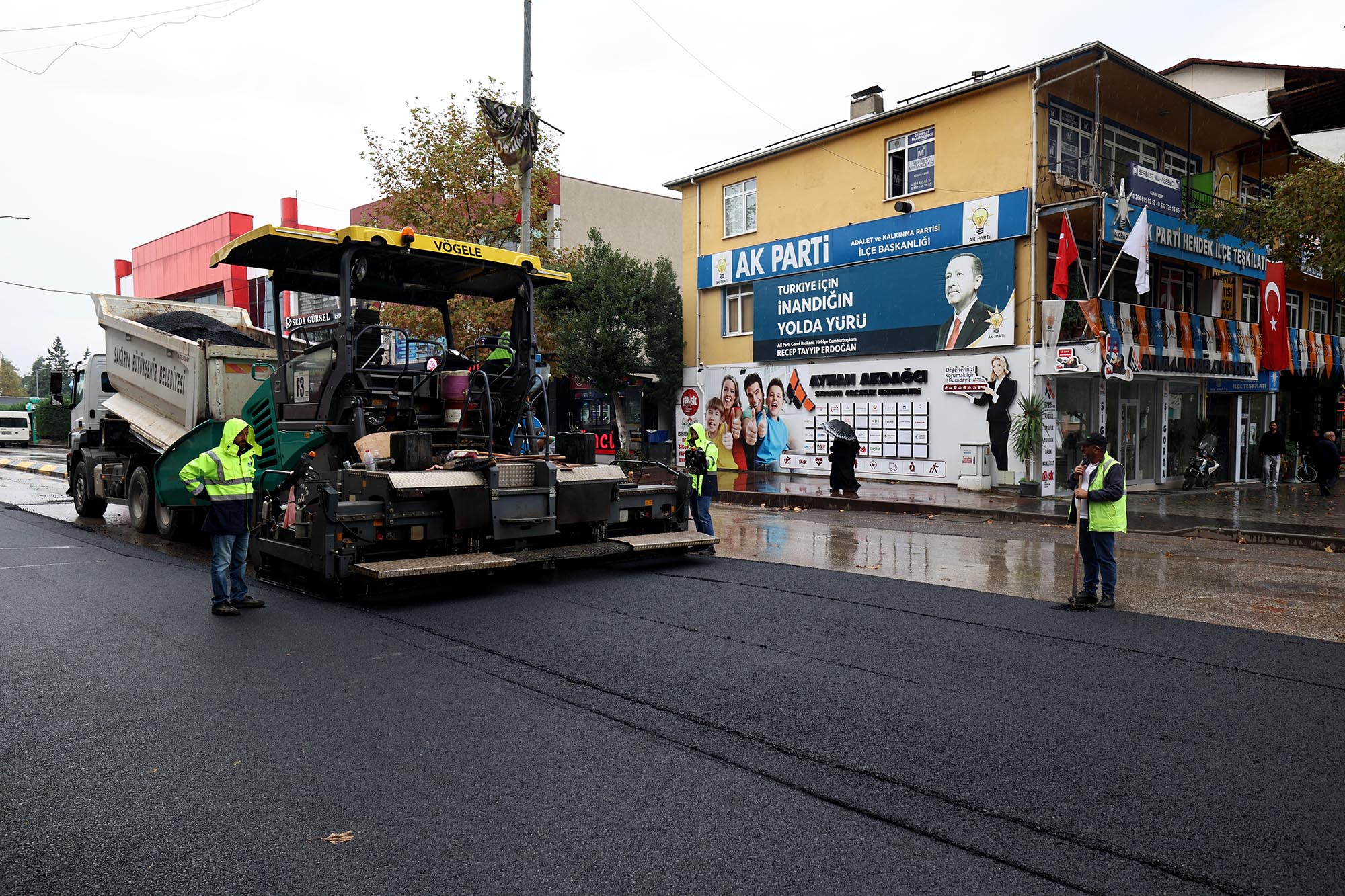 Hendek’in kalbi Şehit Gaffar Okkan Bulvarı’na Büyükşehir dokunuşu
