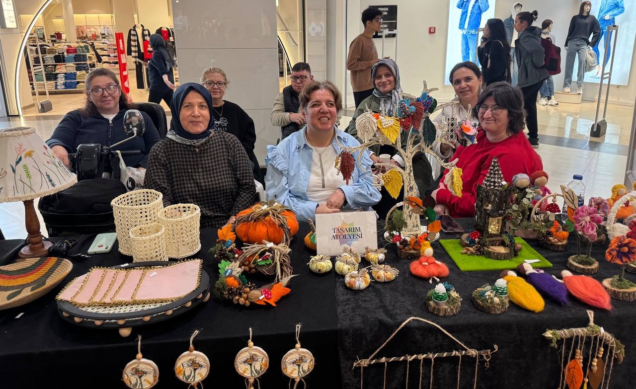 Engelsiz Hobi Atölyelerinin el emeği ürünleri Agora AVM’de sergilendi